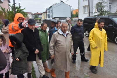 AFYONKARAHİSAR (AA) – Afyonkarahisar'da sağanak günlük yaşamı olumsuz etkiledi. Kentte