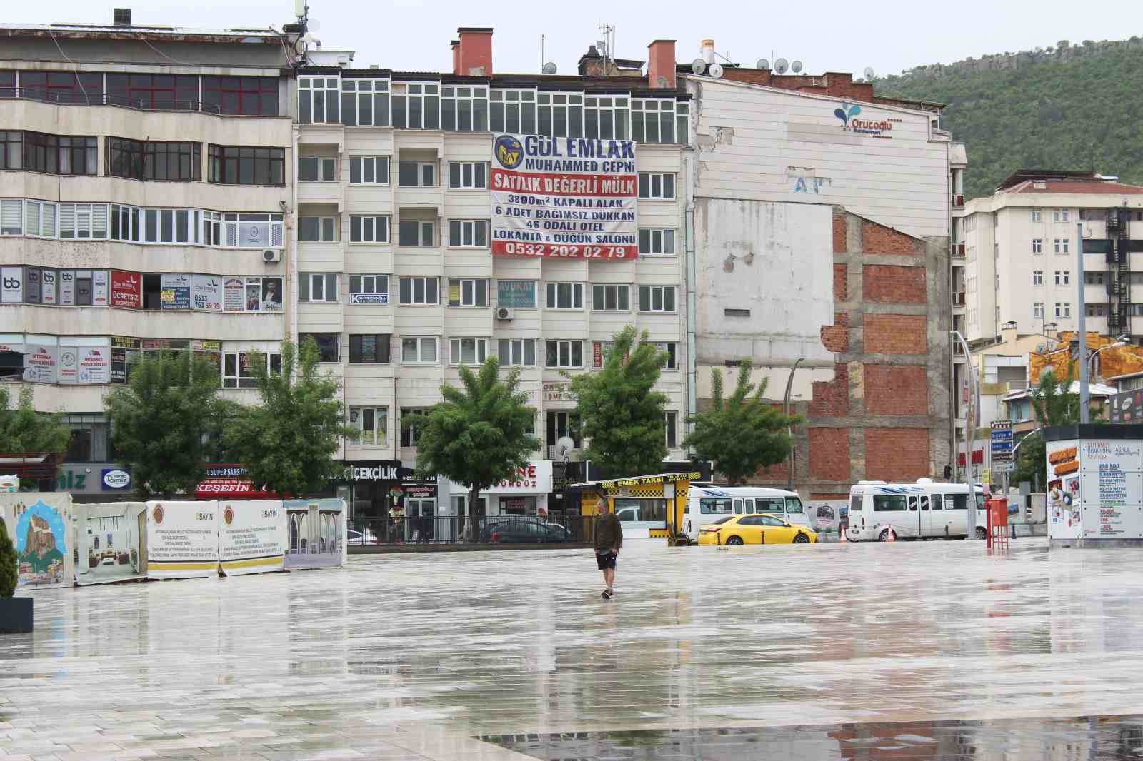 AFYONKARAHİSAR’DA, CUMHURBAŞKANLIĞI SEÇİMİ VE HAVANIN DA YAĞIŞLI OLMASININ ETKİSİ İLE
