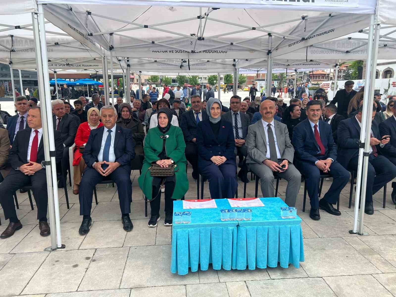 AFYONKARAHİSAR ZAFER MEYDANI’NDA TÜRK MUTFAĞI HAFTASI DÜZENLENEN PROGRAM İLE KUTLANDI.