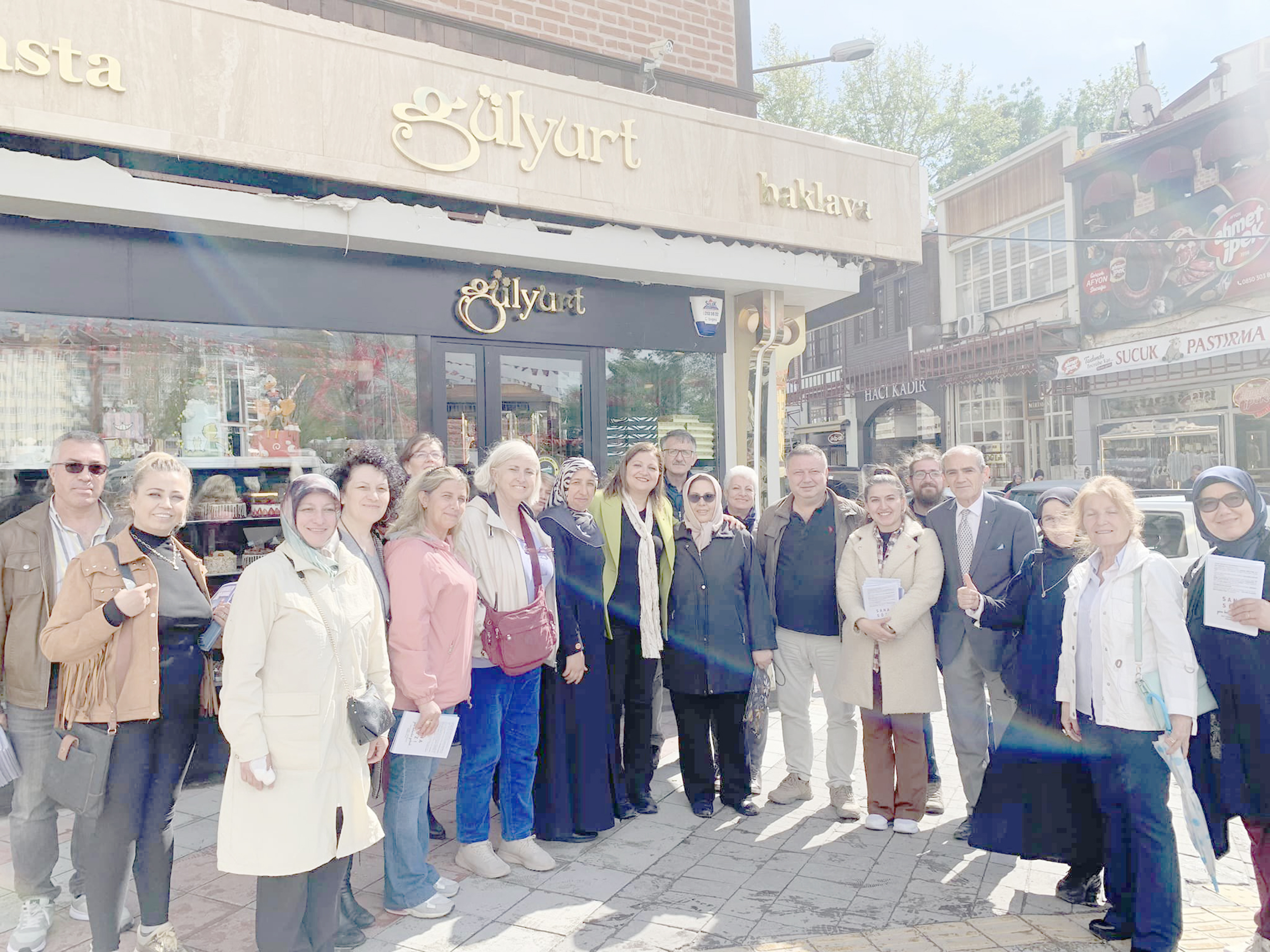 Afyonkarahisar’daki vatandaşlarla bir araya gelen CHP Afyonkarahisar Milletvekili Av. Burcu