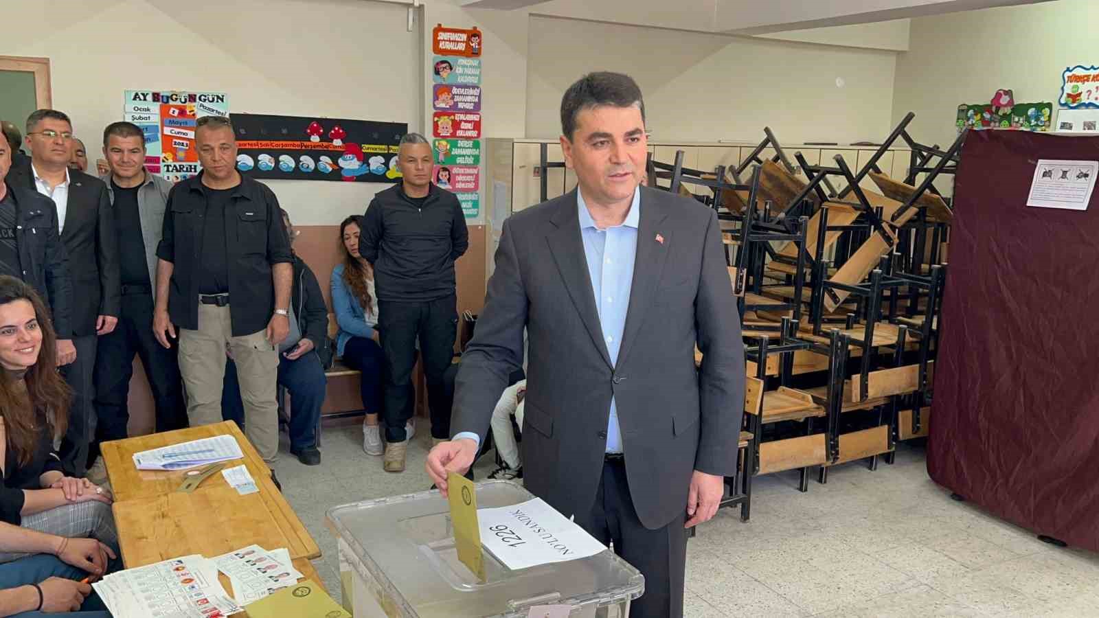 DP GENEL BAŞKANI GÜLTEKİN UYSAL, OYUNU MEMLEKETİ AFYONKARAHİSAR’DA KULLANDI