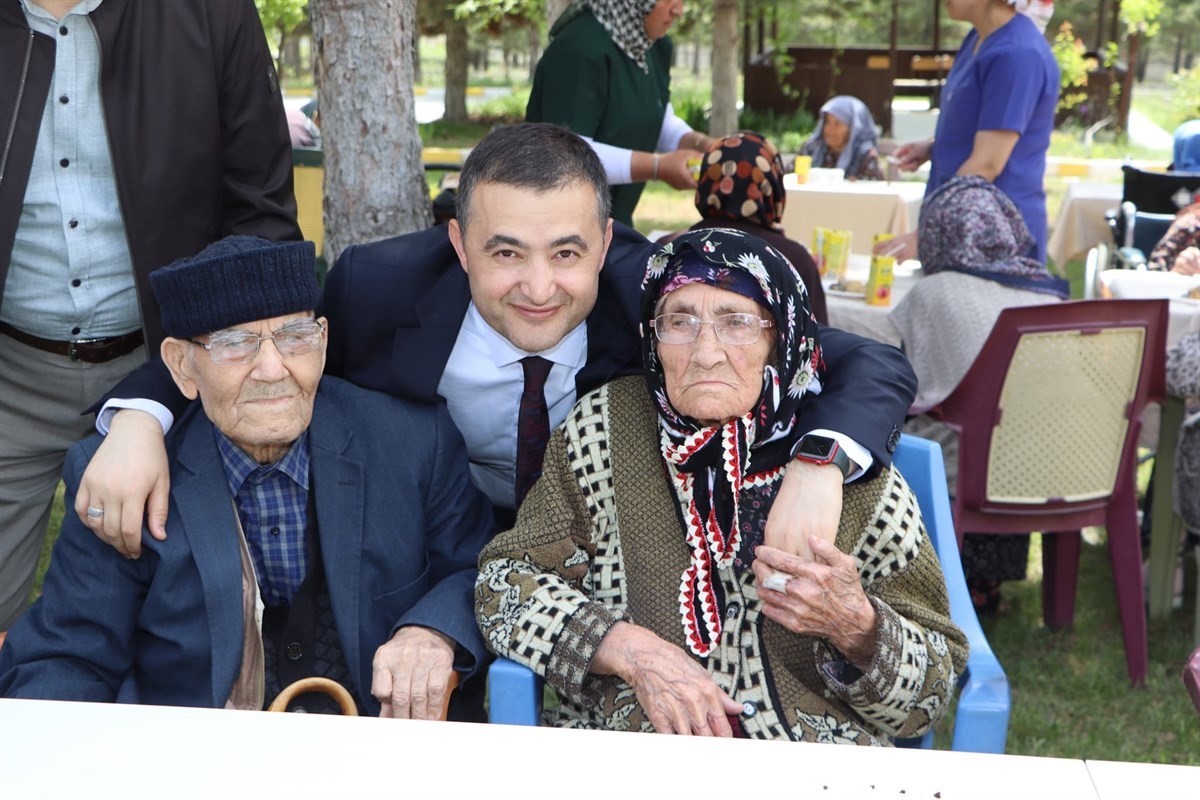 EMİRDAĞ KAYMAKAMI OSMAN BİLİCİ, EMİRDAĞ HUZUREVİNDE AFYONKARAHİSAR VALİLİĞİ TARAFINDAN YAŞLILAR