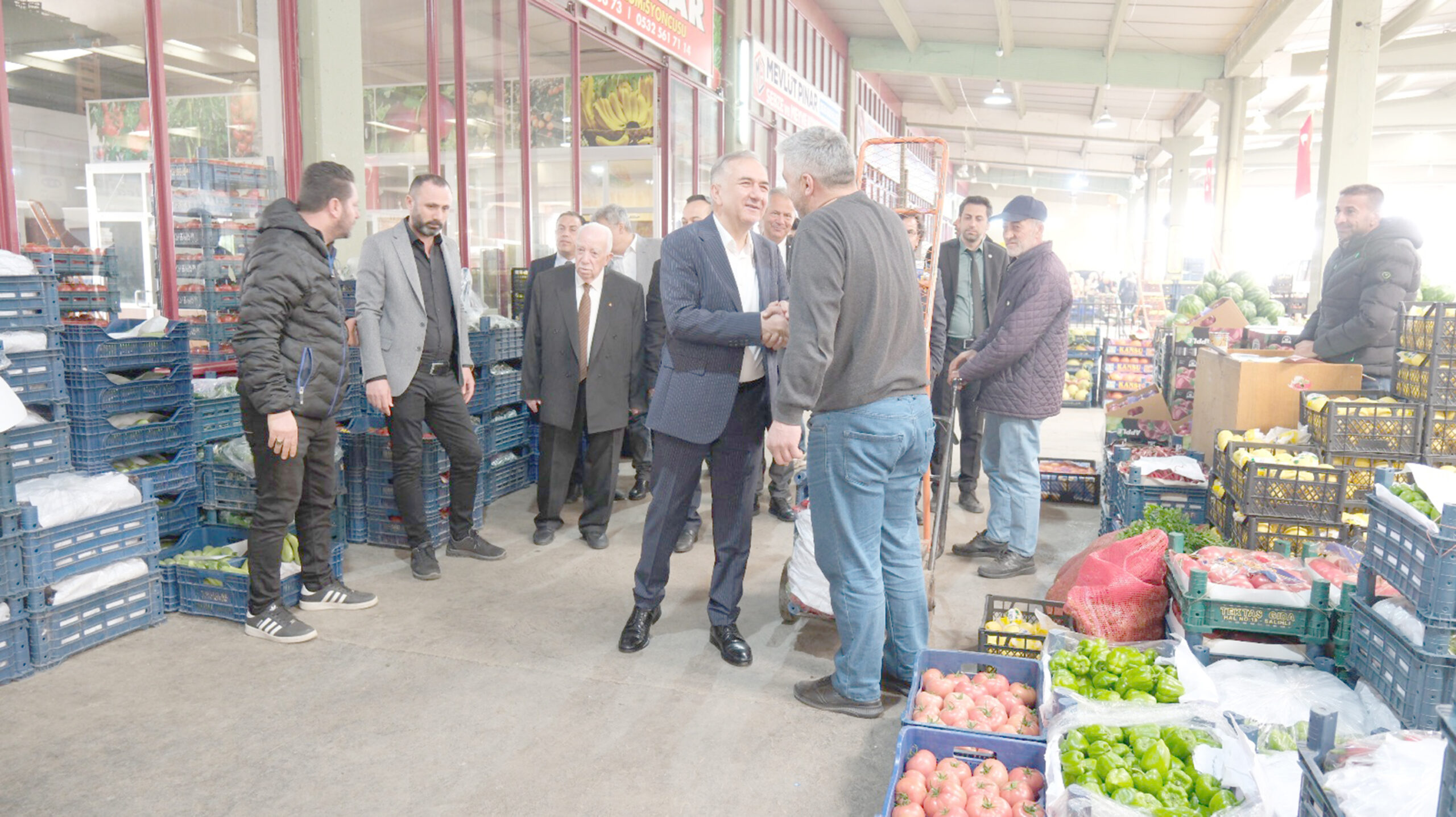 Afyonkarahisar Yaş Sebze Meyve Komisyoncuları’nı ziyaret eden İYİ Parti Afyonkarahisar
