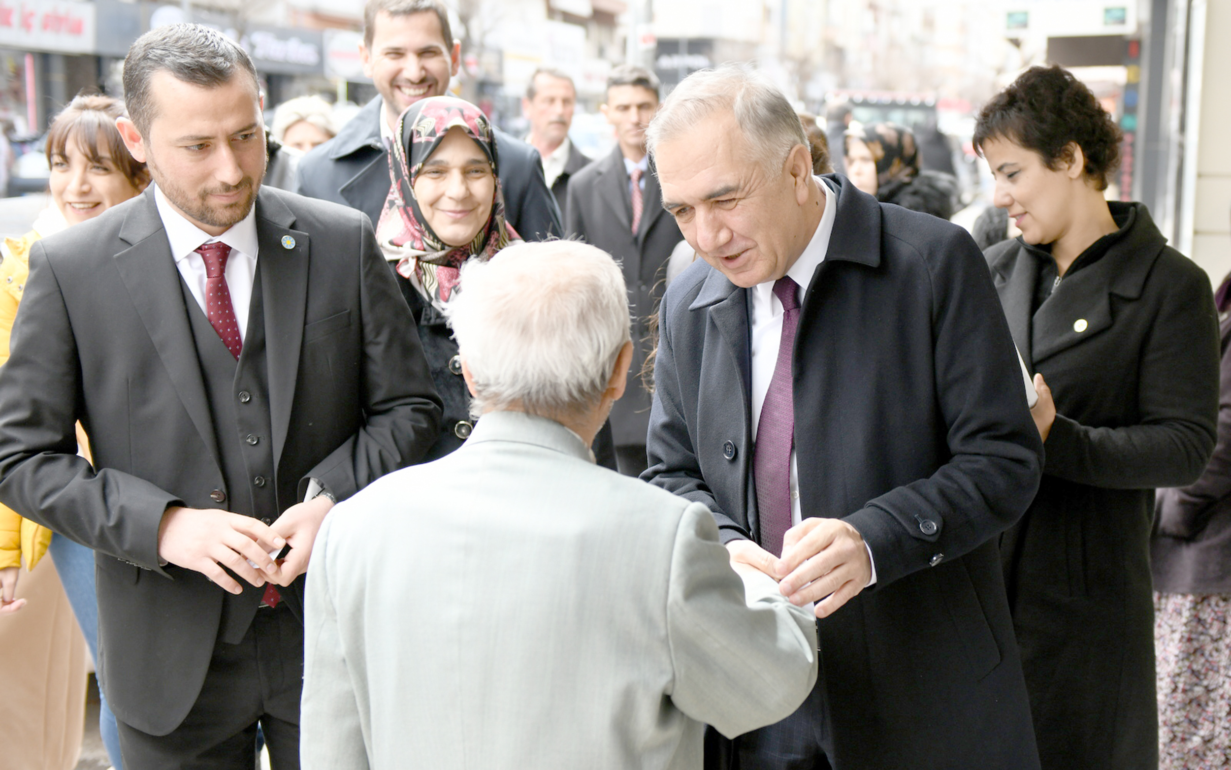 Seçim çalışmalarını sürdüren İYİ Parti Afyonkarahisar Milletvekili adayı Mustafa Enis