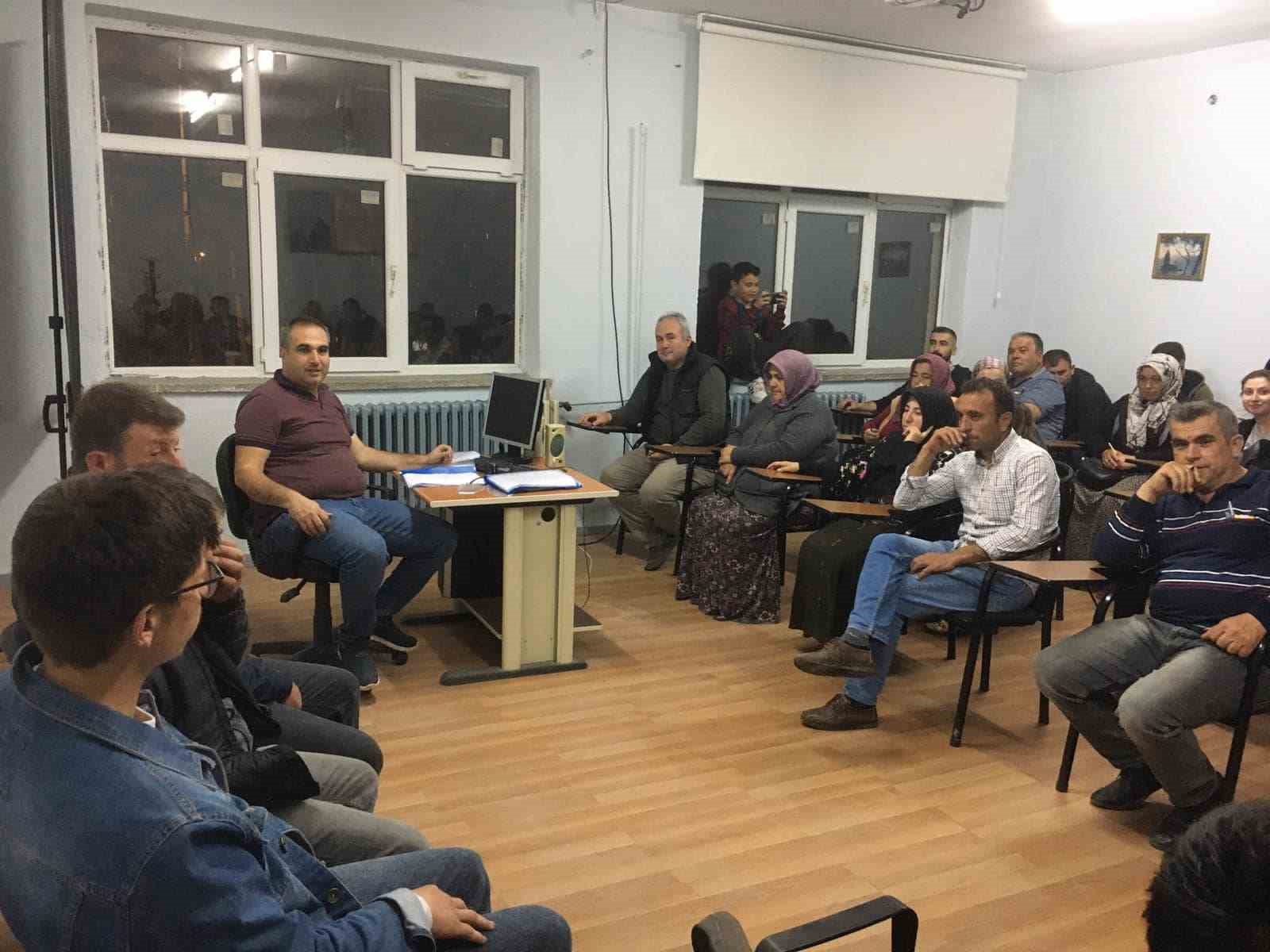 AFYONKARAHİSAR’IN EVCİLER İLÇESİNDE GERÇEKLEŞTİRİLEN SÜT SIĞIRCILIĞI KURSU SONA ERDİ.