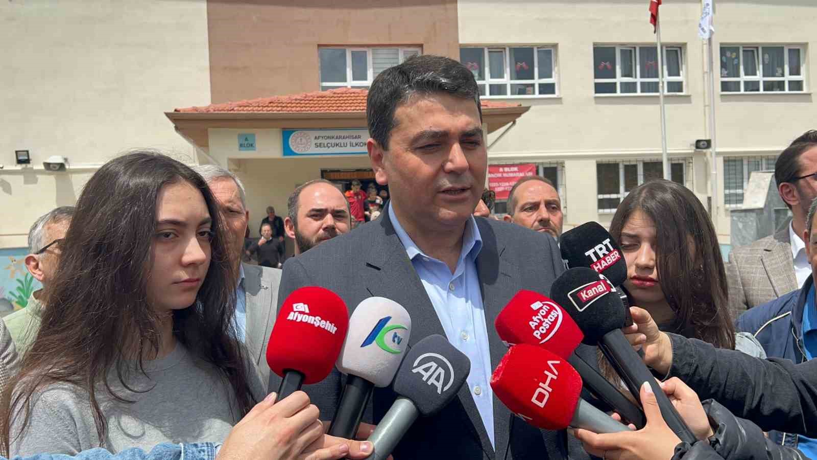 OYUNU AFYONKARAHİSAR’DA KULLANAN DEMOKRAT PARTİ (DP) GEEL BAŞKANI VE MİLLET