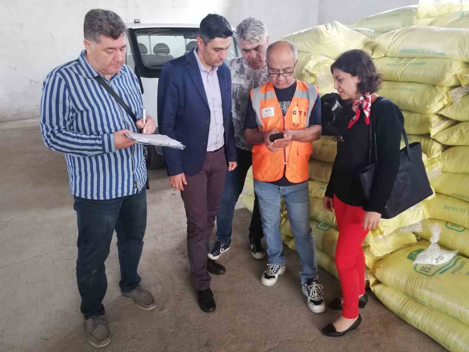 AFYONKARAHİSAR İL TARIM VE ORMAN MÜDÜRLÜĞÜ TARAFINDAN KENT GENELİNDEKİ GÜBRE