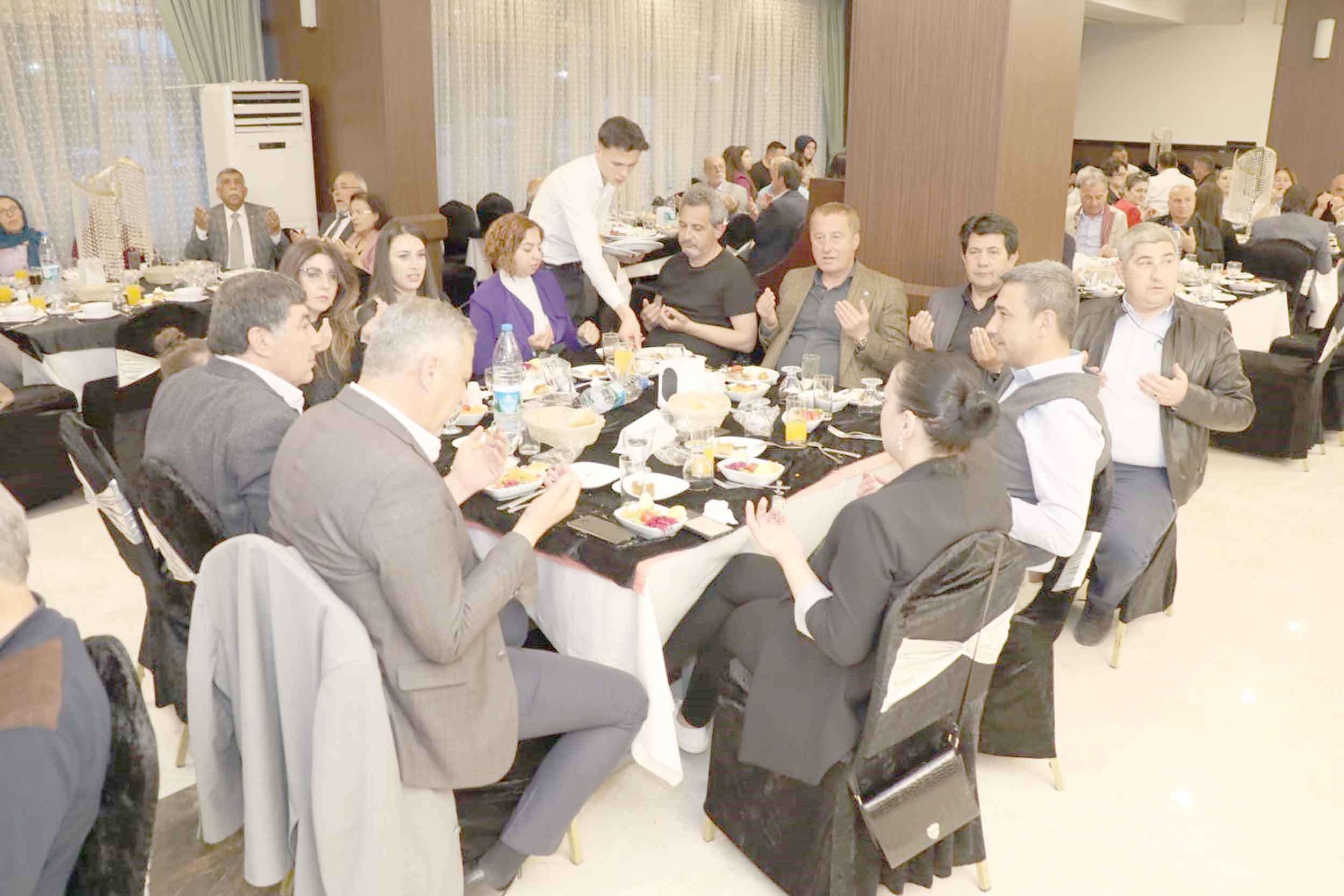 İYİ Parti Afyonkarahisar Milletvekili Av. Hakan Şeref Olgun, düzenlenen teşekkür