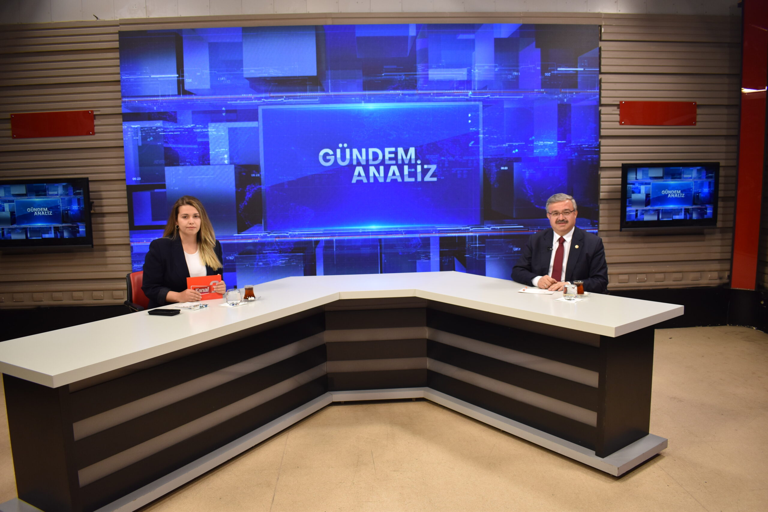 Kanal 3’te Berna Uğur Türksoy’un hazırlayıp sunduğu Gündem Analiz programında