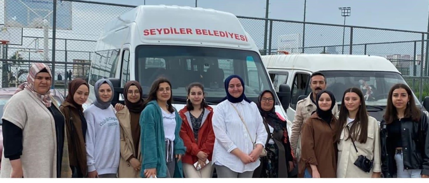İSCEHİSAR İLÇESİNDE KADINLARIN EKİNEZYA, MELİSSA OTU VE ADAÇAYI GİBİ TIBBİ