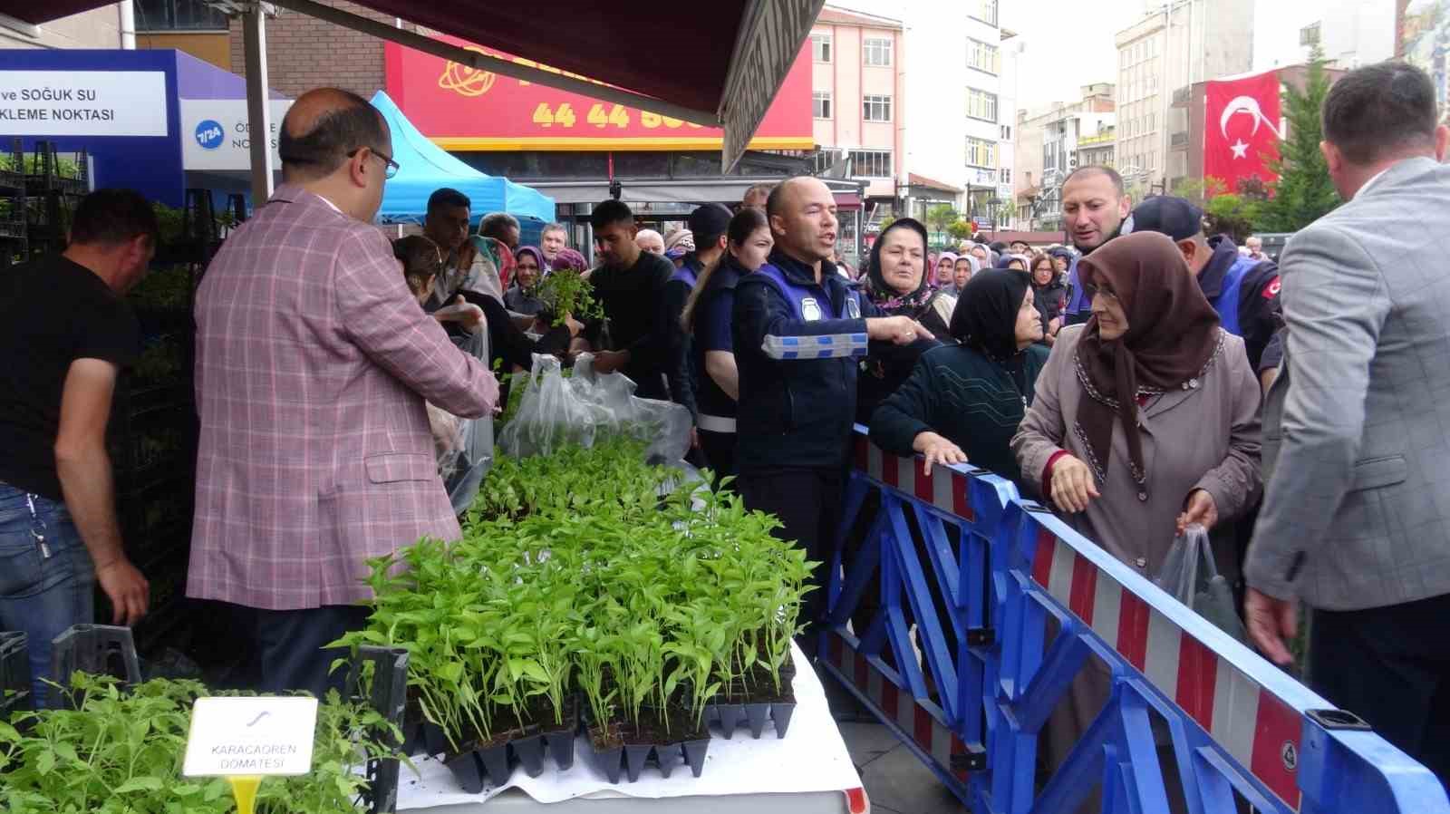 AFYONKARAHİSAR’IN SANDIKLI İLÇESİNDE JEOTERMAL SERADA ATADAN KALMA TOHUMLARDAN YETİŞTİRİLEN SEBZE