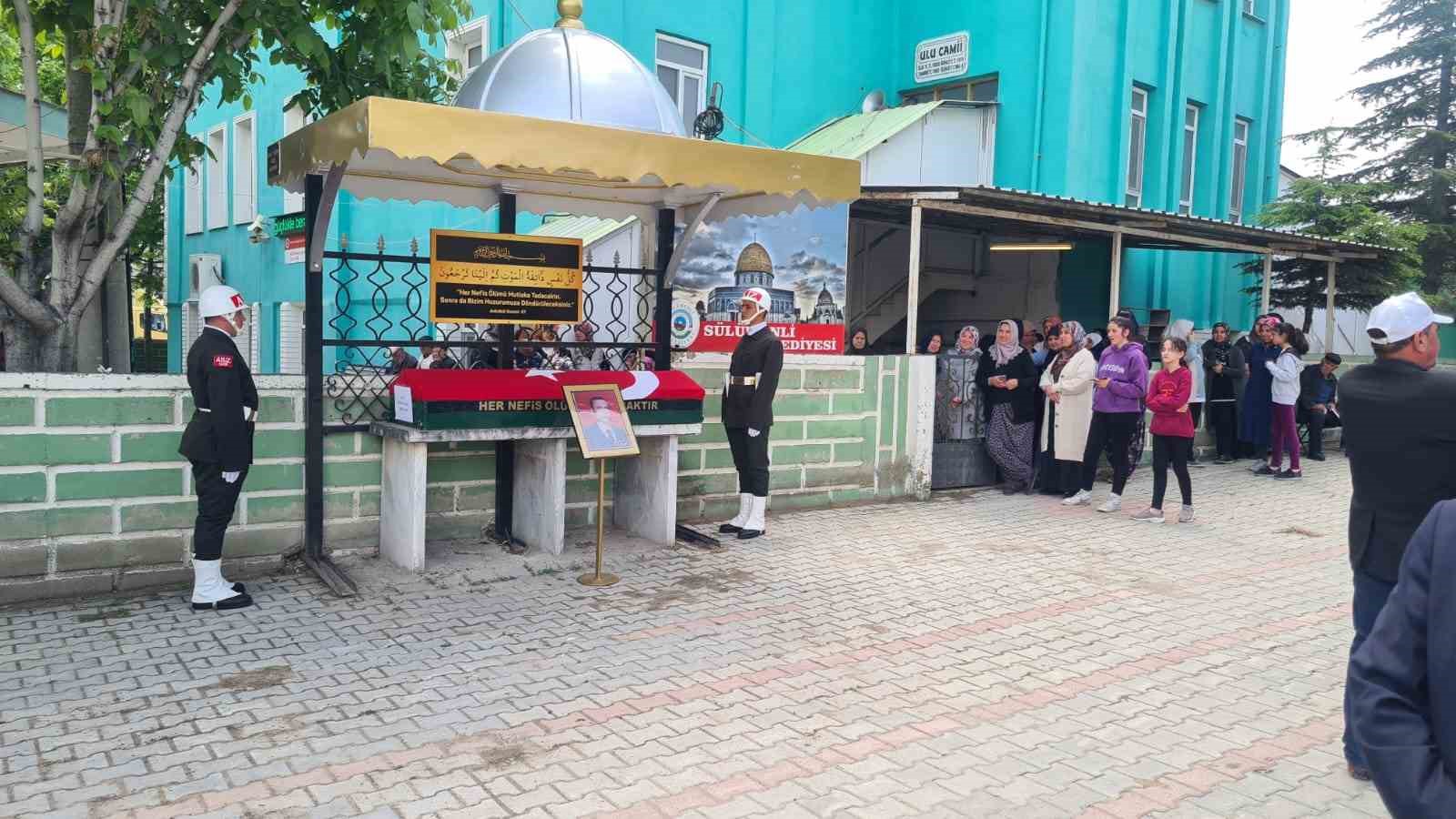 KANSERE YENİK DÜŞEN KIBRIS GAZİSİ SON YOLCULUĞUNA UĞURLANDI