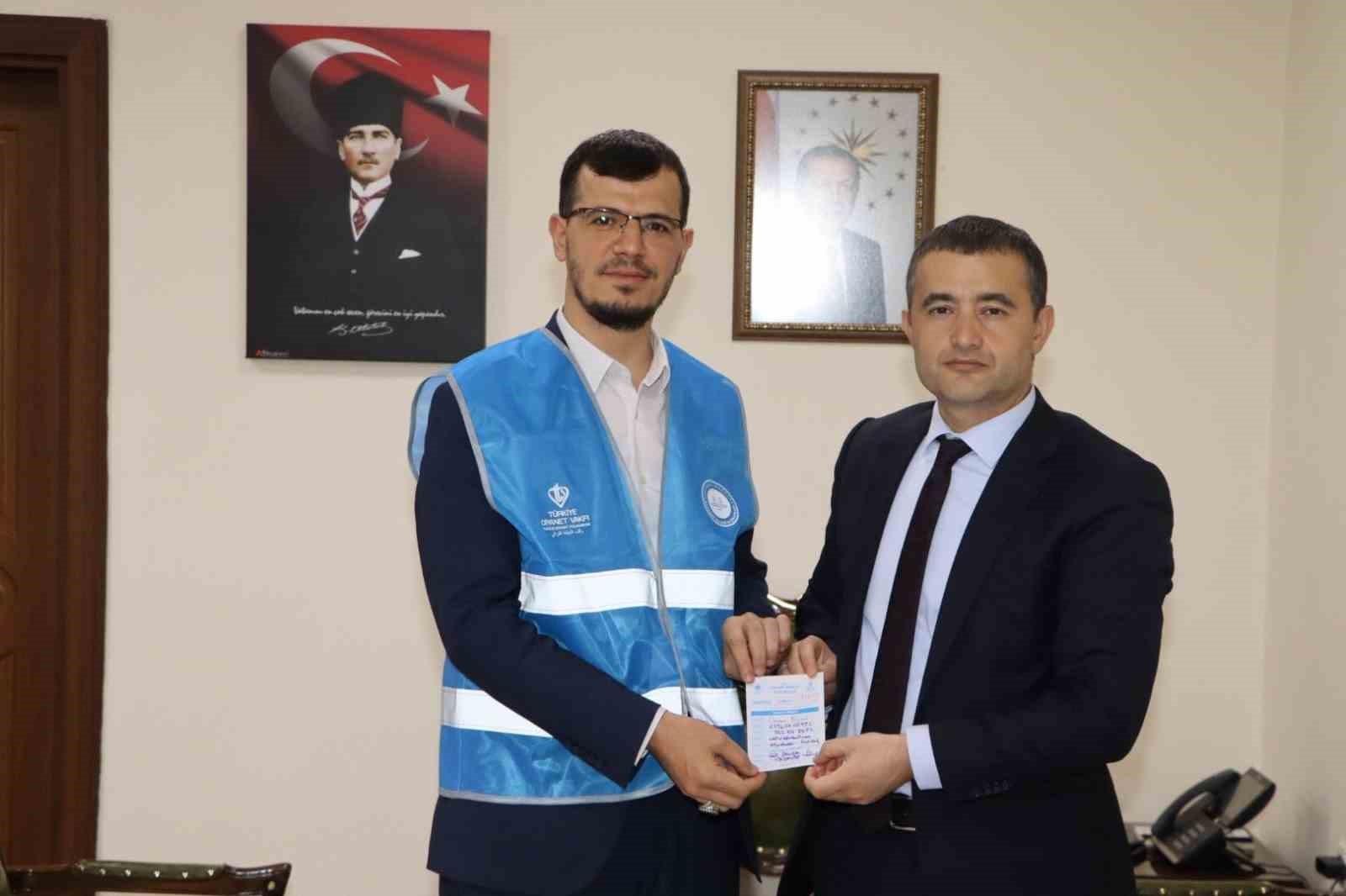 EMİRDAĞ KAYMAKAMI OSMAN BİLİCİ, ‘KURBANINI PAYLAŞ, KARDEŞİNLE YAKINLAŞ’ PROJESİNE BAĞIŞ