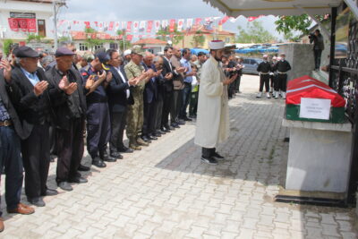 AFYONKARAHİSAR (AA) – Kıbrıs gazisi Hüseyin Yılmaz'ın cenazesi Afyonkarahisar'da toprağa