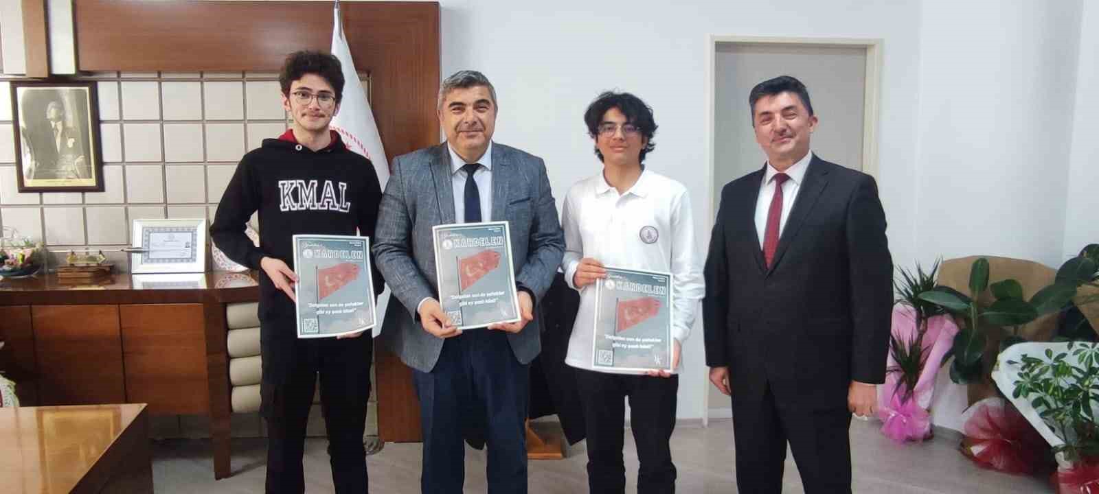 KAMİL MİRAS ANADOLU LİSESİ MÜDÜRÜ YAŞAR KALE VE ÖĞRENCİLERİ AHMET