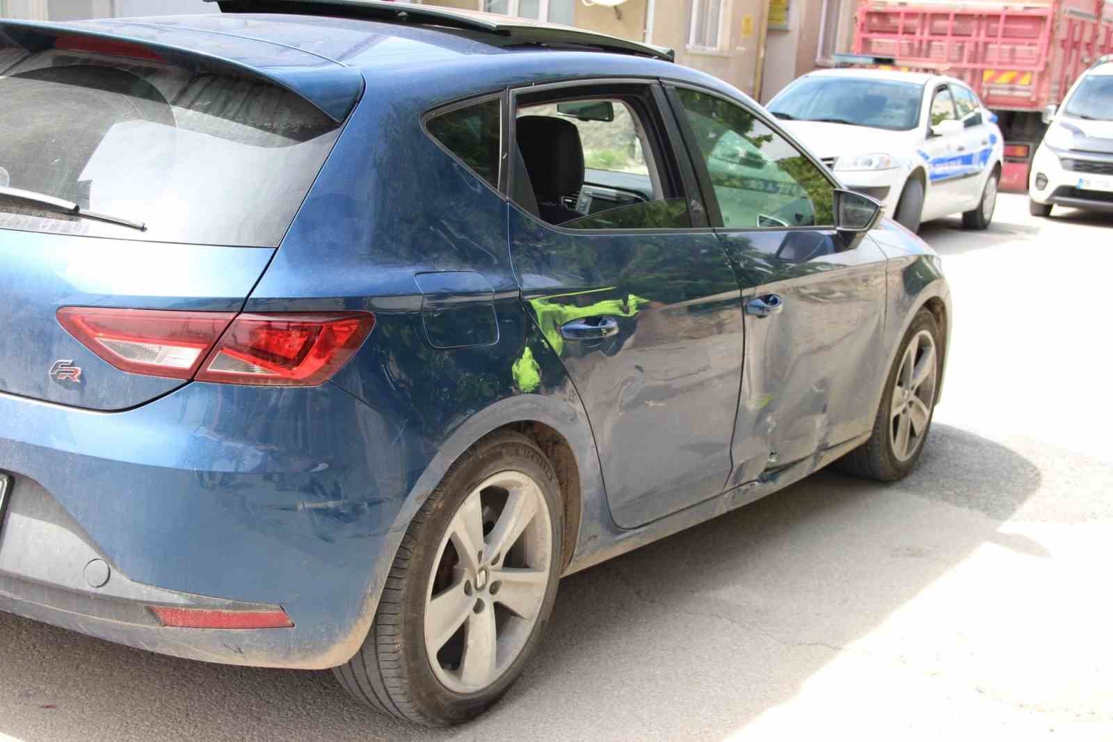 AFYONKARAHİSAR’DA OTOMOBİLLE ÇARPIŞAN EHLİYETSİZ MOTOSİKLET SÜRÜCÜSÜ YARALANDI.