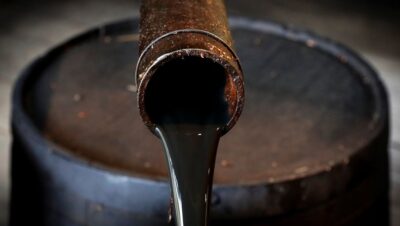 Rusya-Ukrayna savaşıyla birlikte brent petrol fiyatlarında dalgalanma sürerken, benzin ve