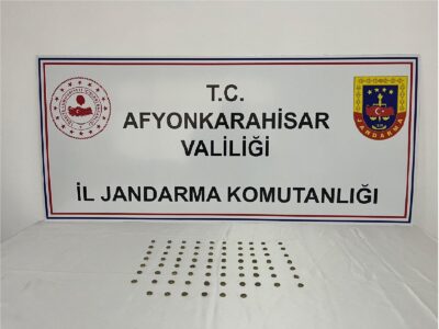 Afyonkarahisar’da jandarma tarafından gerçekleştirilen tarihi eser kaçakçılığı operasyonunda 76 adet