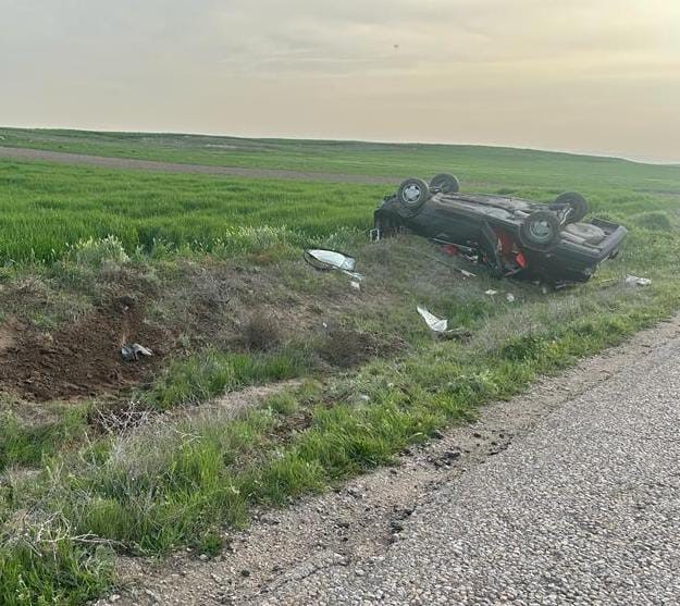 AFYONKARAHİSAR’IN İHSANİYE İLÇESİNDE TAKLA ATAN OTOMOBİLDE 2 KİŞİ YARALANDI.