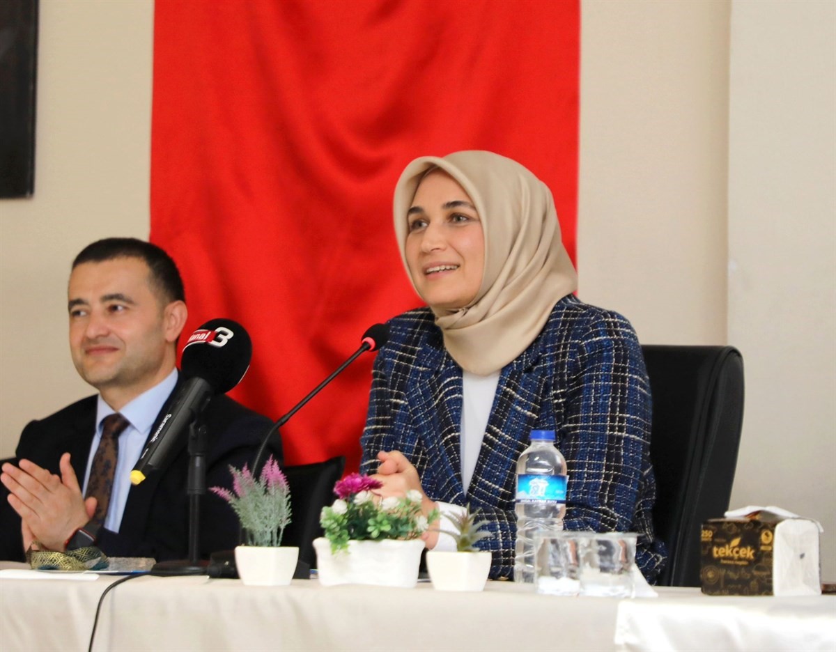 AFYONKARAHİSAR VALİSİ DOÇ. DR. KÜBRA GÜRAN YİĞİTBAŞI, EMİRDAĞ İLÇESİNDE AFYONKARAHİSAR
