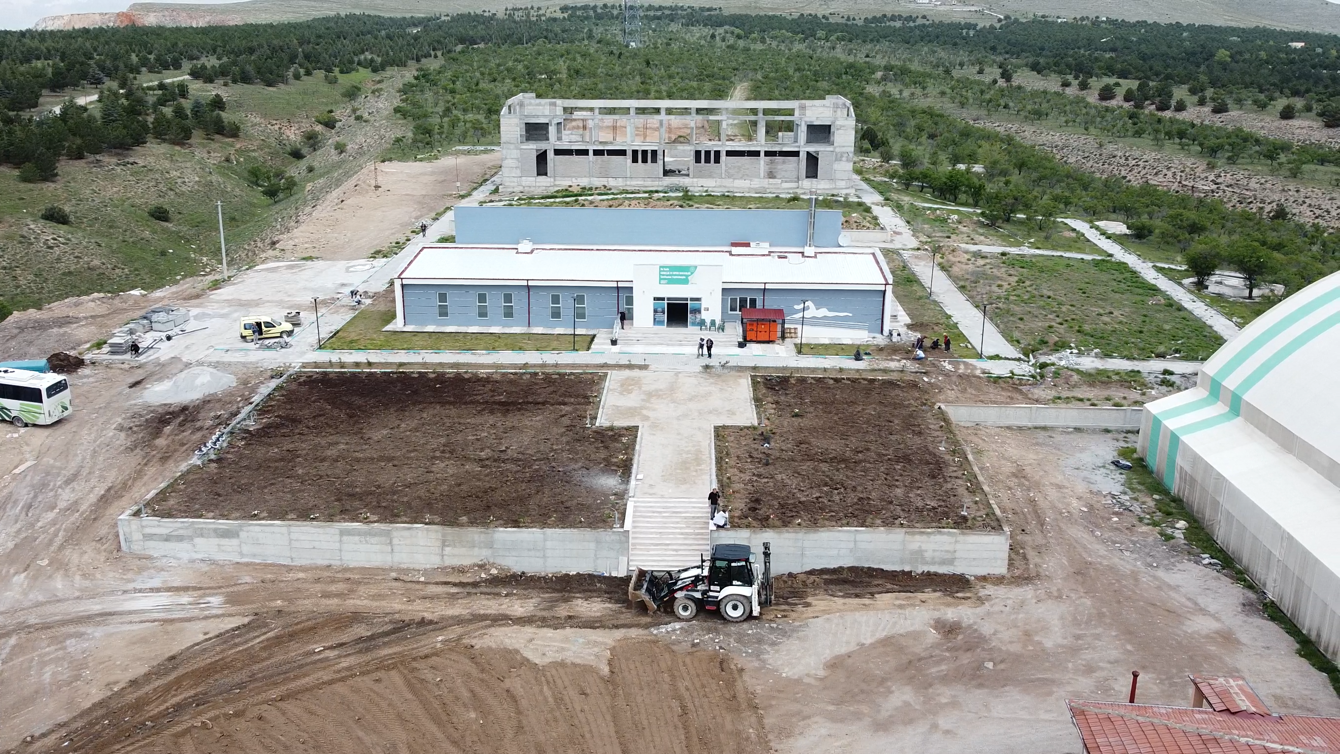 Emirdağ Belediye Başkanı Serkan Koyuncu’nun girişimleriyle yapımına başlanılan ve ilçede