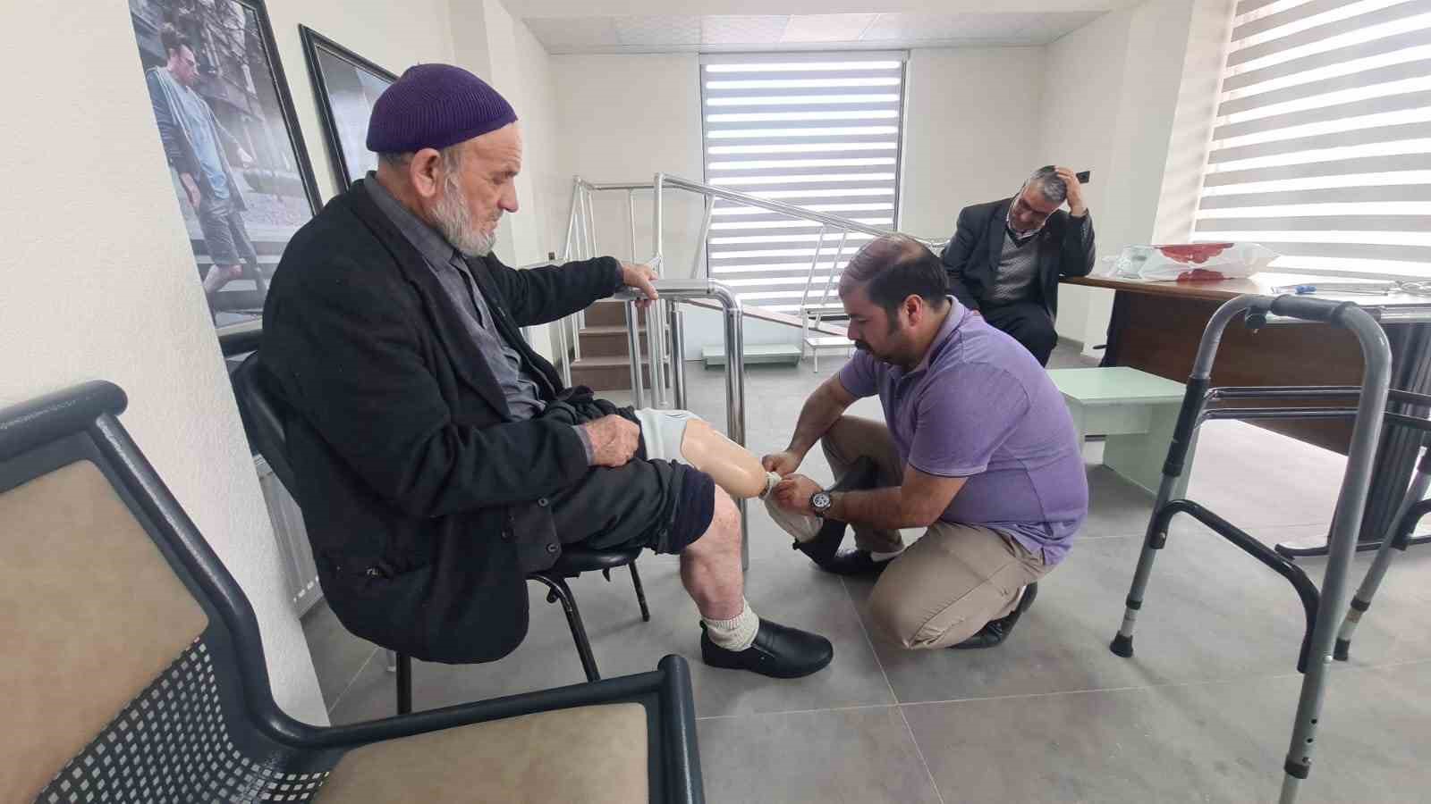 AFYONKARAHİSARLI GAZİ RAMAZAN ÖZDEMİR, GEÇİRDİĞİ RAHATSIZLIK SEBEBİYLE AMPUTE EDİLEN BACAĞI
