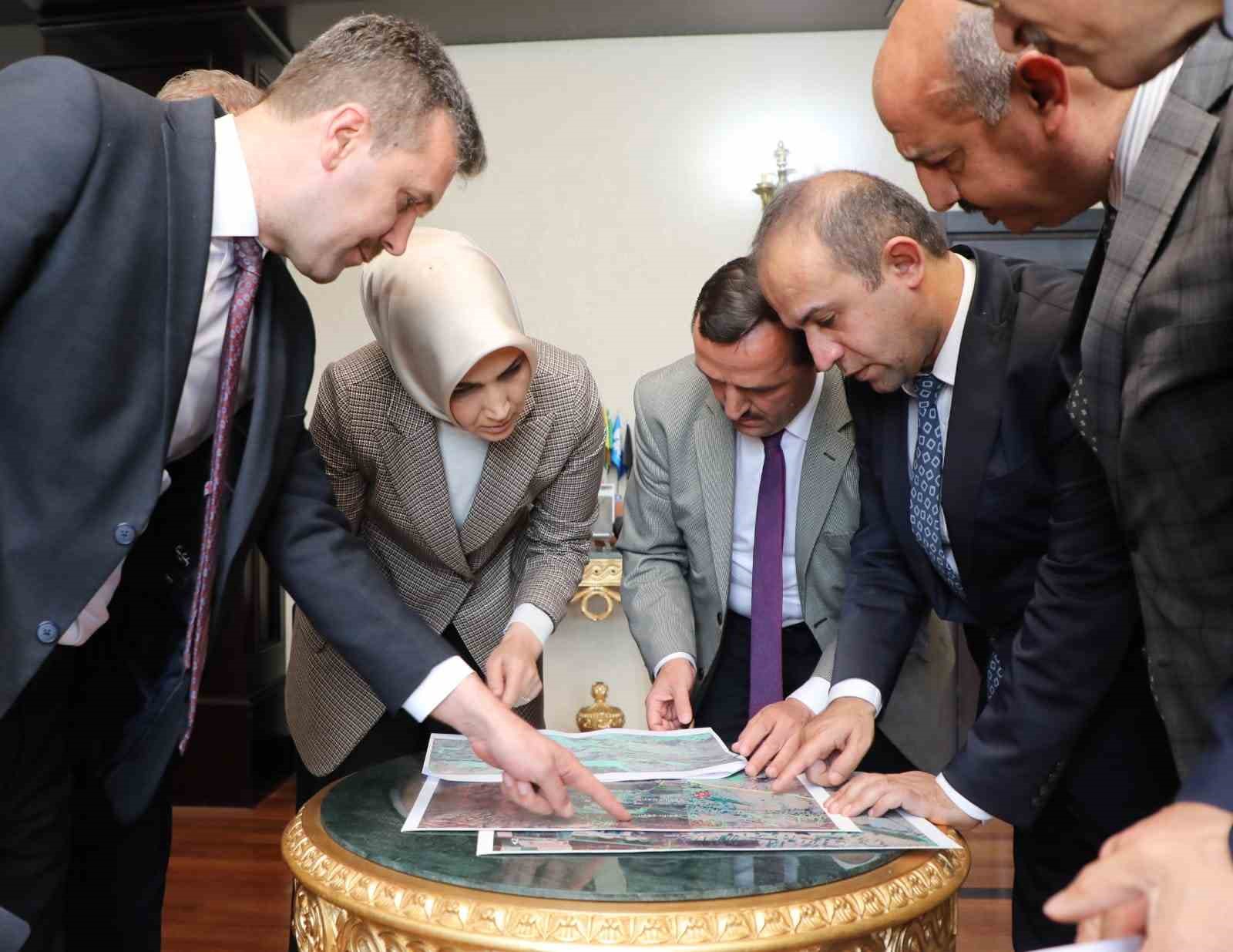 AFYONKARAHİSAR’DA TARIMA DAYALI JEOTERMAL SERACILIK İHTİSAS ORGANİZE SANAYİ BÖLGESİ (TDİOSB)