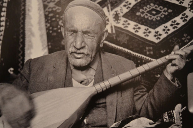   Âşık Veysel, gerçek adıyla Veysel Şatıroğlu (25 Ekim 1894;