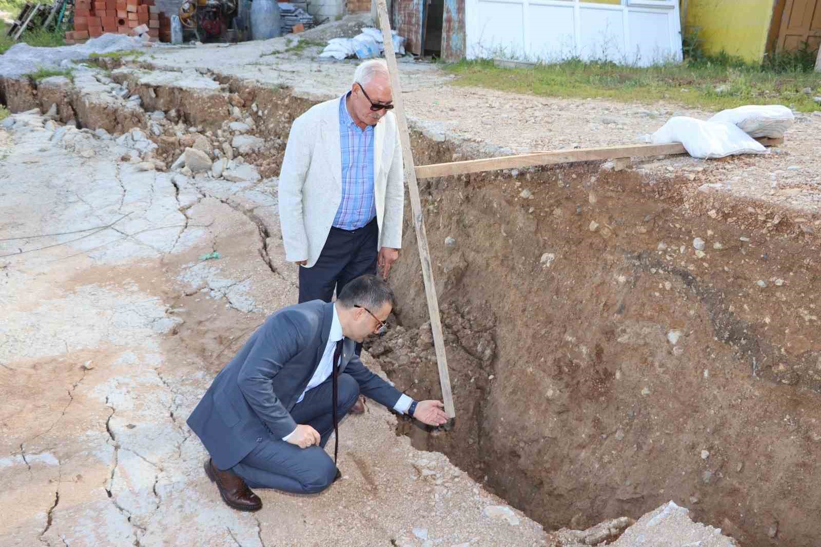 GEÇTİĞİMİZ GÜNLERDE YAŞANAN SEL BASKINLARININ ARDINDAN AFYONKARAHİSAR’IN EMİRDAĞ İLÇESİNE BAĞLI