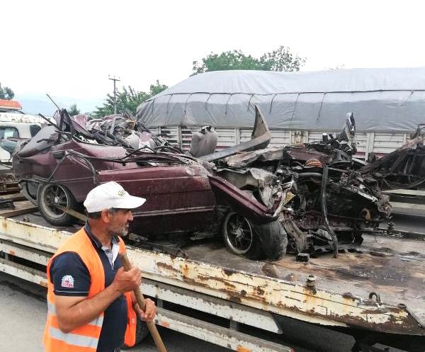 Sakarya’nın Arifiye ilçesi D-650 karayolunda meydana gelen trafik kazasında tıra