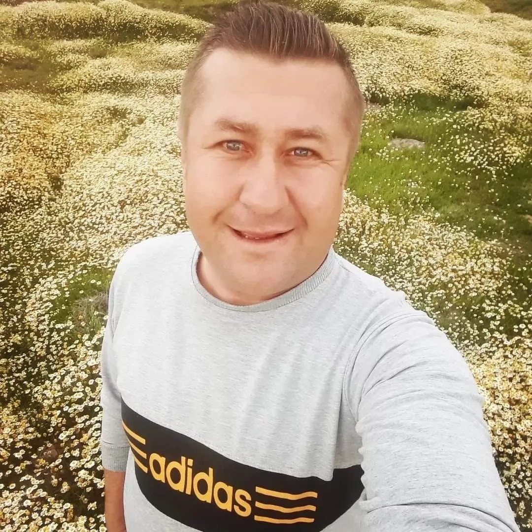 Denizli’nin Çivril ilçesinde karısına mesaj atan kişiyi ilk önce motosikletle