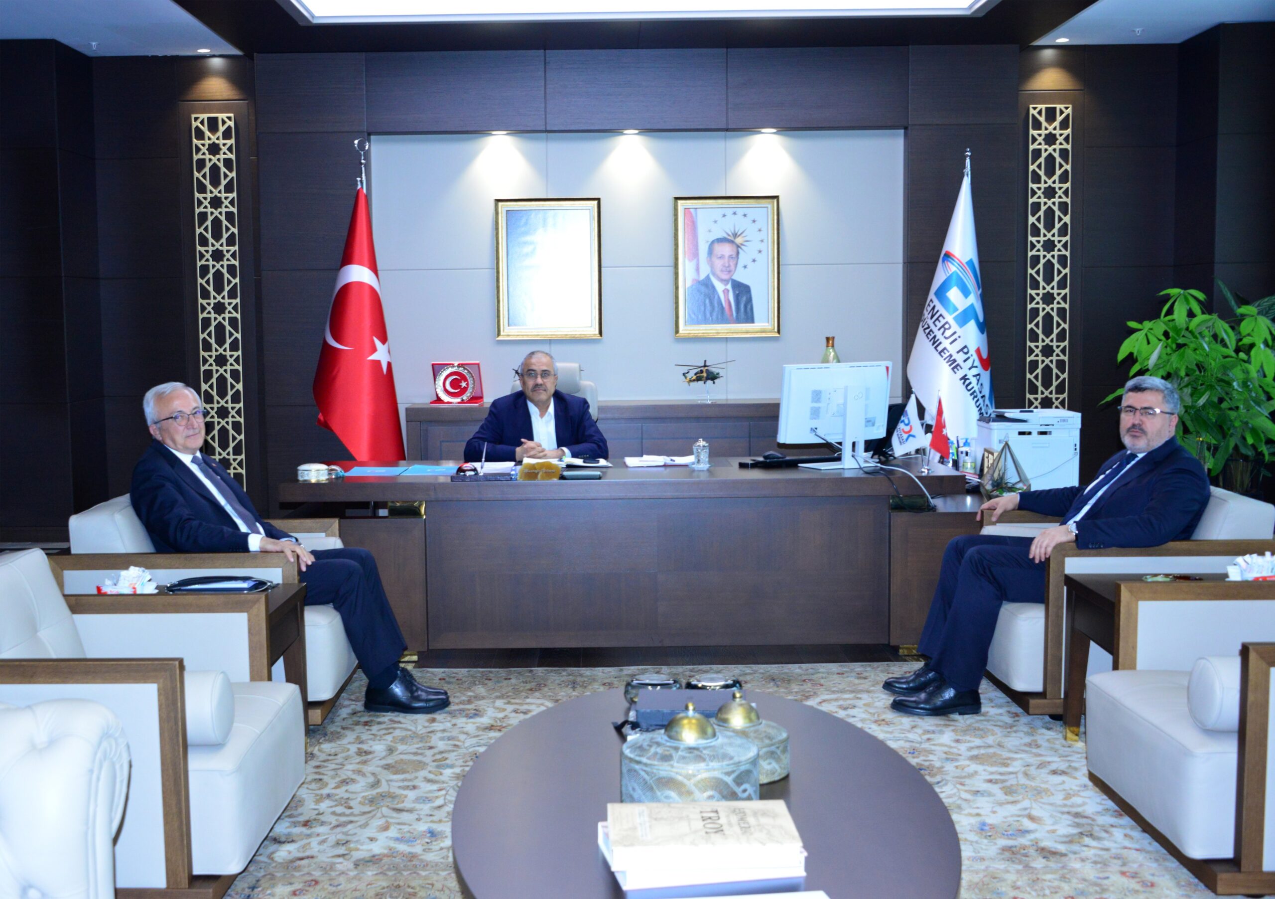 EPDK Başkanı Mustafa Yılmaz’ı ziyaret eden AK Parti Afyonkarahisar Milletvekili