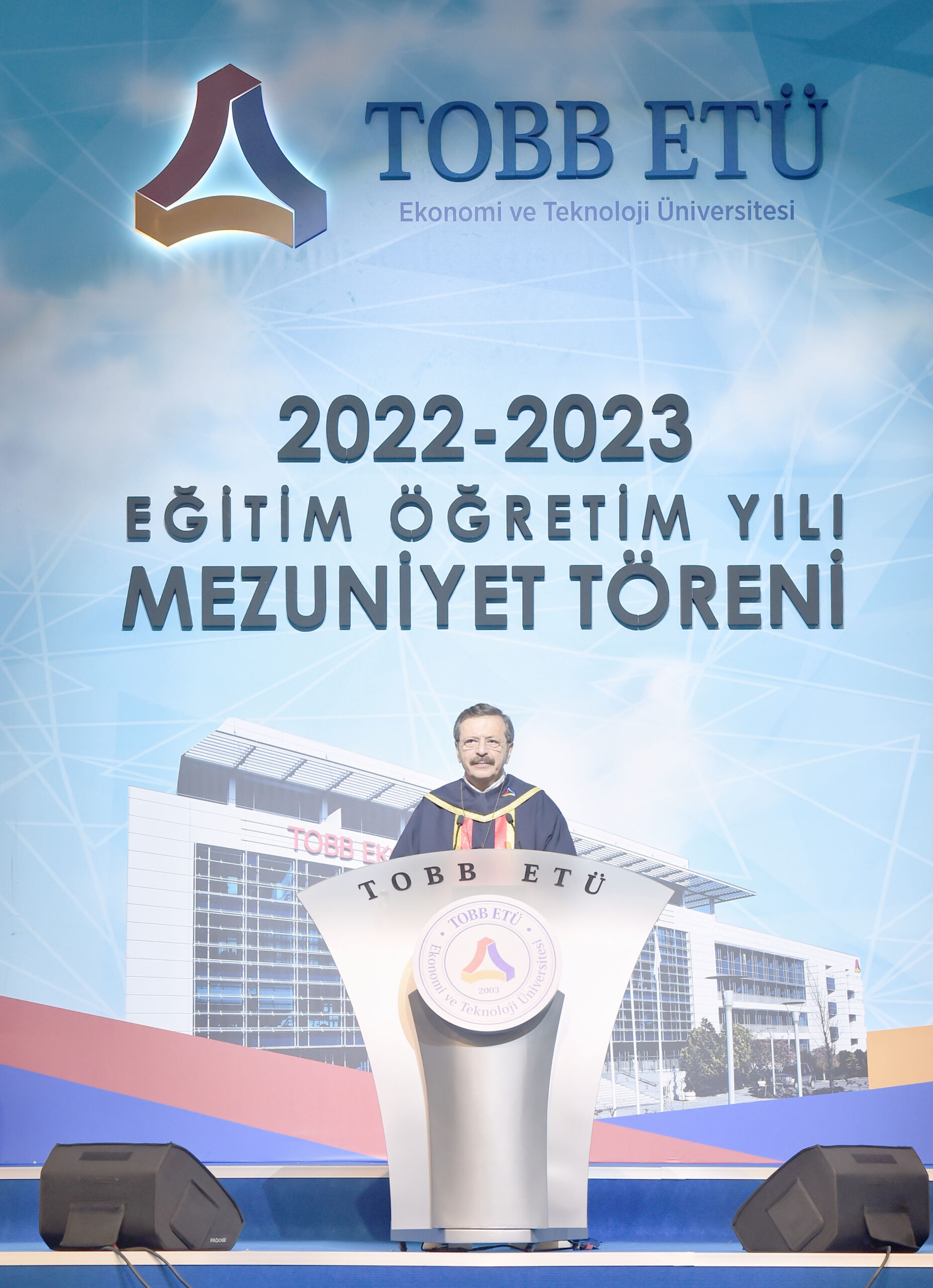 TOBB ETÜ 2022-2023 Dönemi mezunlarını verdi. TOBB ETÜ Mütevelli Heyeti