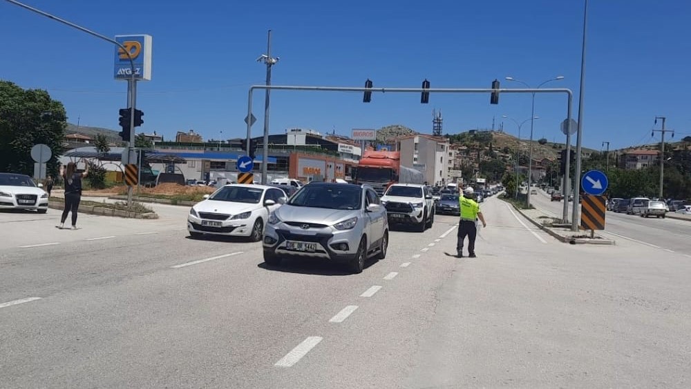 9 GÜNLÜK KURBAN BAYRAMI NEDENİYLE AFYONKARAHİSAR-ANTALYA KARAYOLUNDA TRAFİK YOĞUNLUĞU OLUŞTU.
