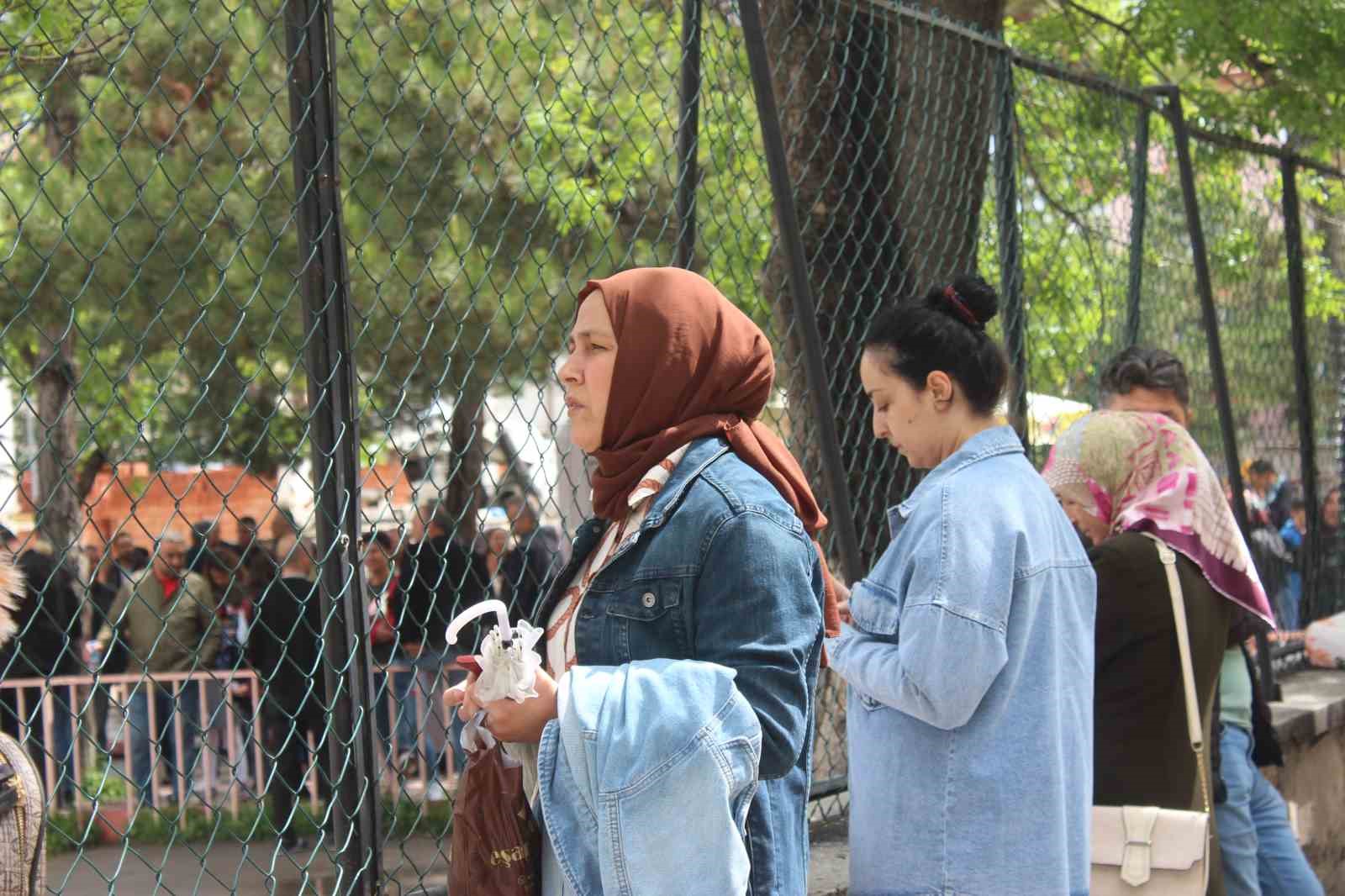 AFYONKARAHİSAR’DA LİSELERE GEÇİŞ SİSTEMİ ÇERÇEVESİNDE GERÇEKLEŞTİRİLEN LGS SINAVI 10 BİN
