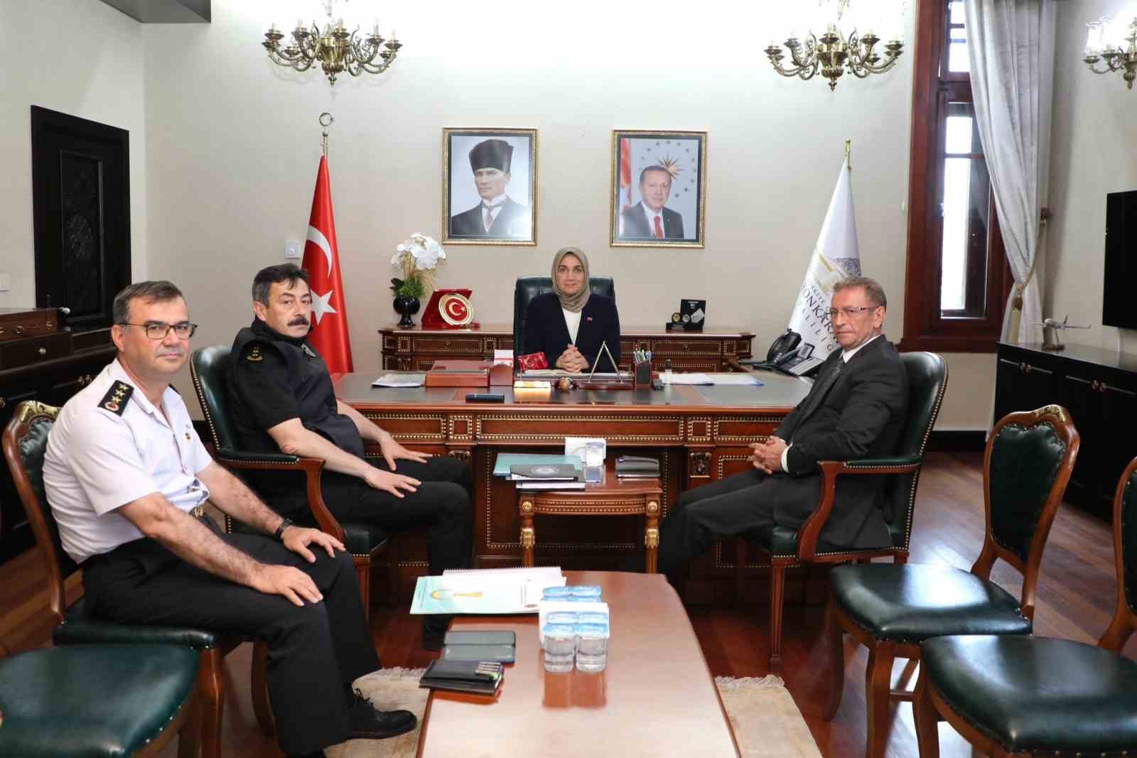 AFYONKARAHİSAR VALİSİ DOÇ. DR. KÜBRA GÜRAN YİĞİTBAŞI BAŞKANLIĞINDA ASAYİŞ TOPLANTISI