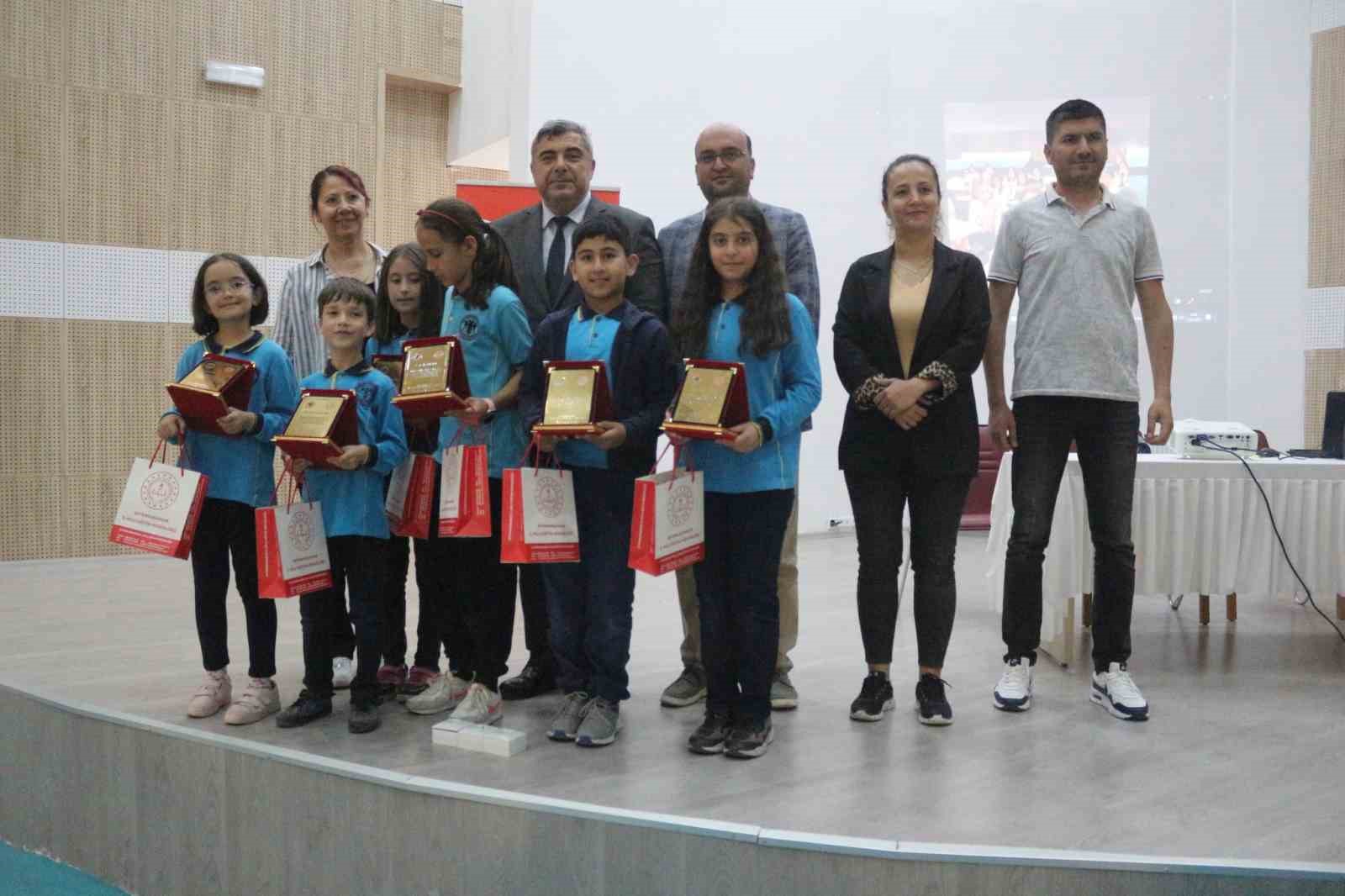 AFYONKARAHİSAR İL MİLLİ EĞİTİM MÜDÜRÜ MİRAÇ SÜNNETCİ, “ARKADAŞIMLA OKU YORUM”