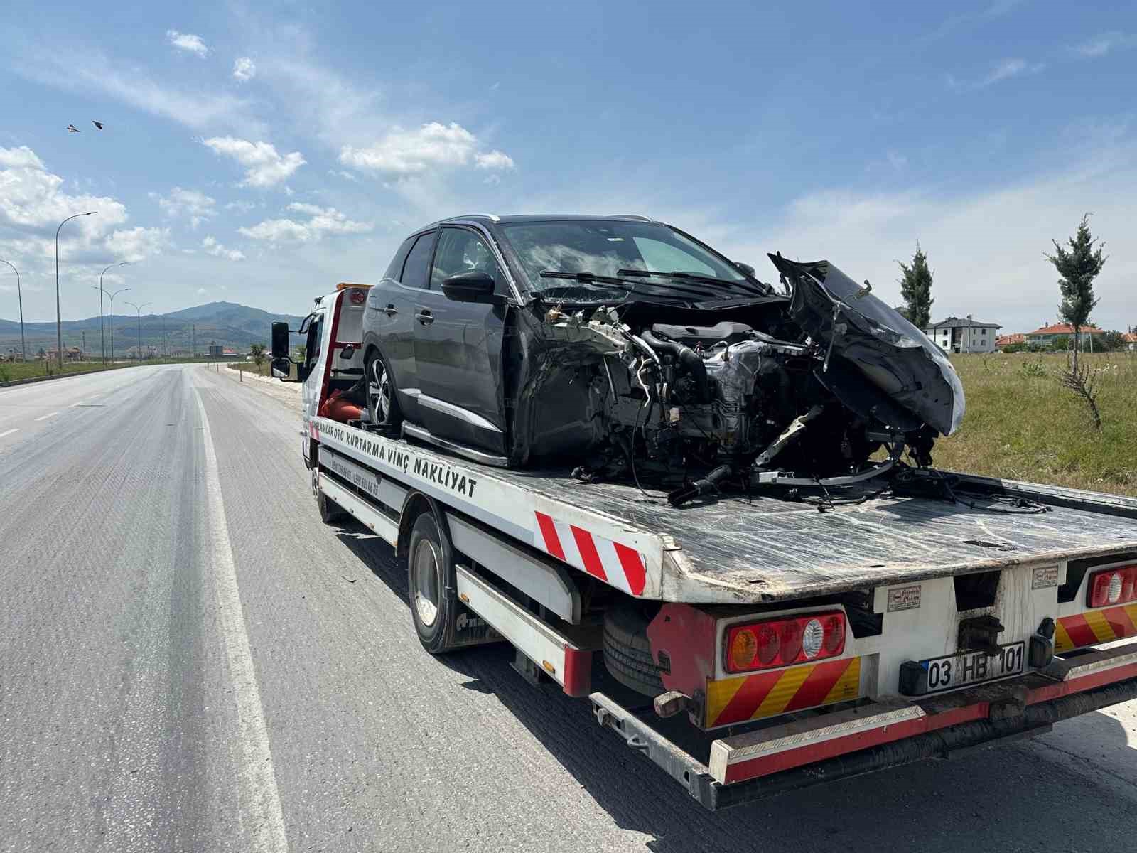 AFYONKARAHİSAR’DA BELDE BELEDİYE BAŞKANI İLE AYNI ARAÇTA BULUNAN YEREL POP