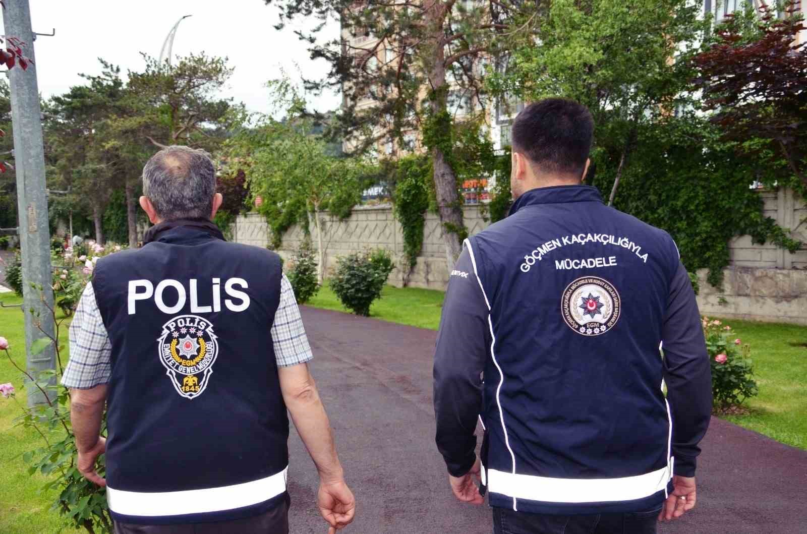 AFYONKARAHİSAR’DA DÜZENSİZ GÖÇ İLE MÜCADELEYE YÖNELİK HUZUR UYGULAMASI KAPSAMINDA 6