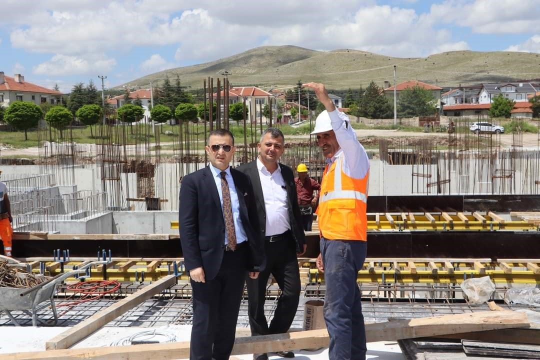 AFYONKARAHİSAR’IN EMİRDAĞ İLÇESİ YAPIMINA BAŞLANAN DEVLET HASTANESİ İNŞAATI DEVAM DİYOR.