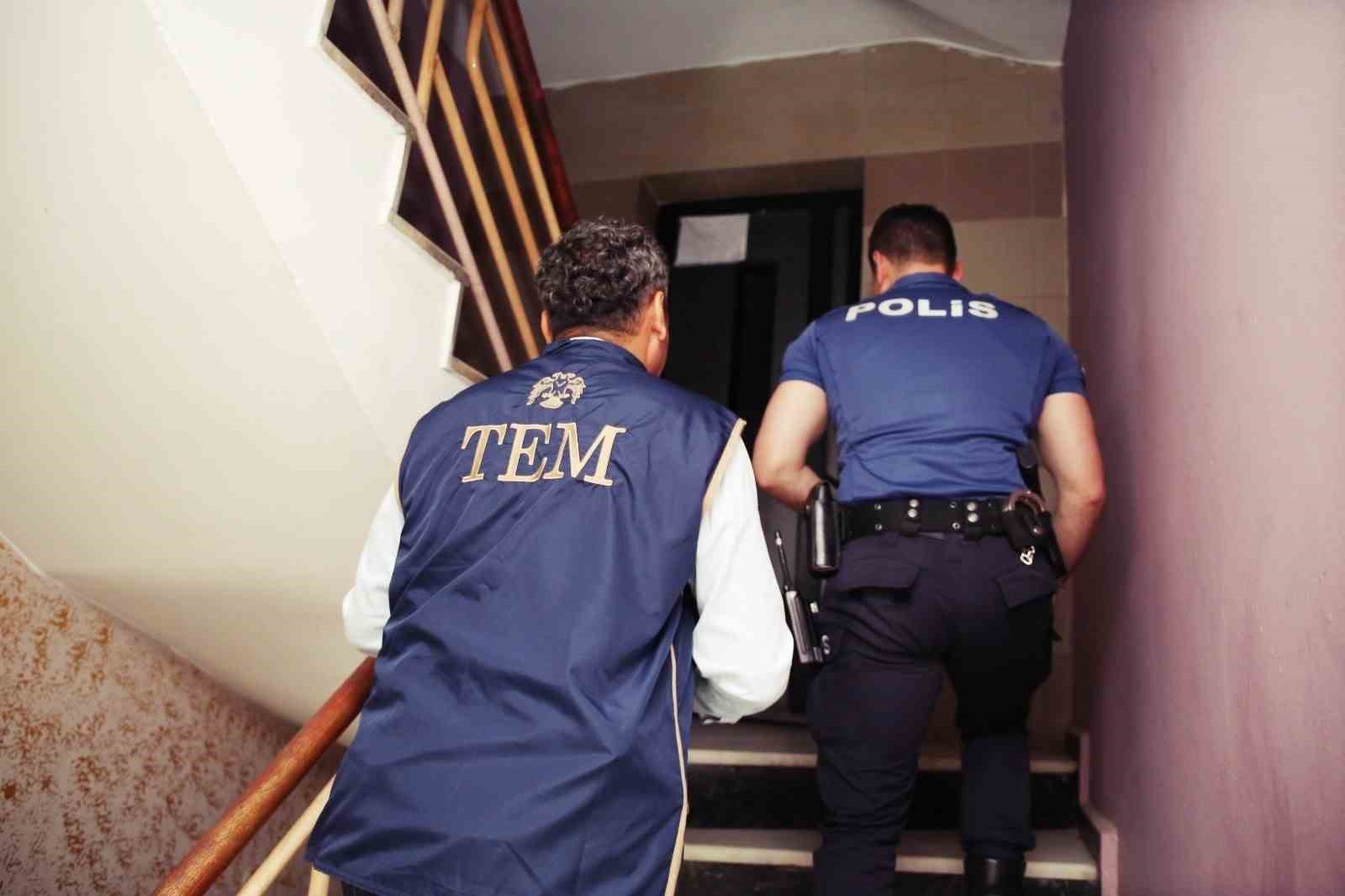 AFYONKARAHİSAR İL EMNİYET MÜDÜRLÜĞÜ EKİPLERİ GERÇEKLEŞTİRDİĞİ HUZUR-03 UYGULAMASINDA BİNLERCE ARAÇ