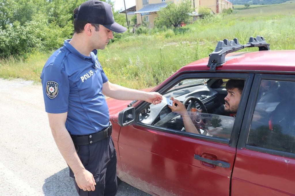 AFYONKARAHİSAR’IN HOCALAR İLÇESİNDE JANDARMA VE POLİS TRAFİK EKİPLERİ ORTAK DENETİM