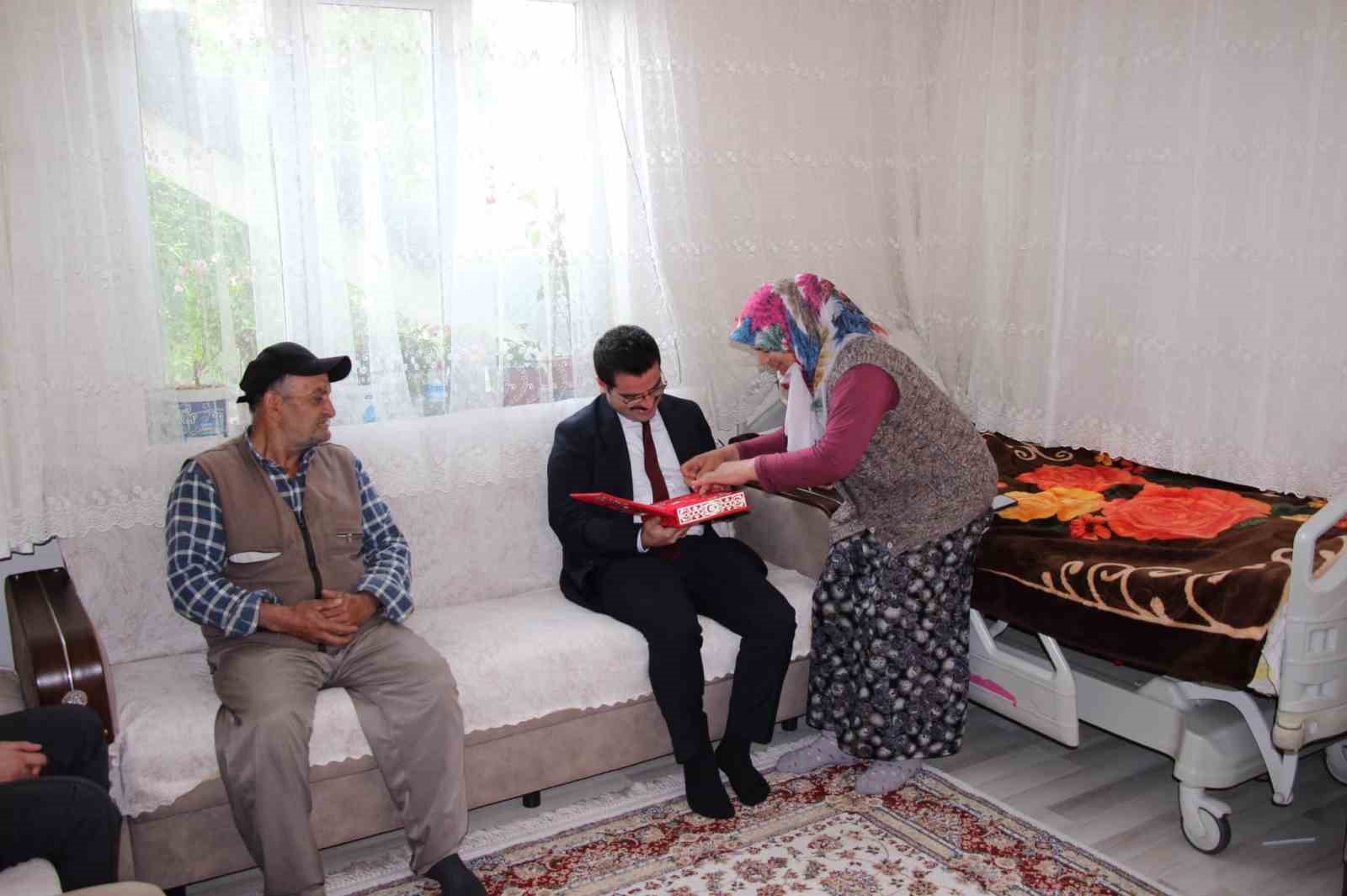 AFYONKARAHİSAR ŞUHUT KAYMAKAMI HARUN REŞİT HAN, DEVLET OLARAK ŞEHİT AİLELERİ