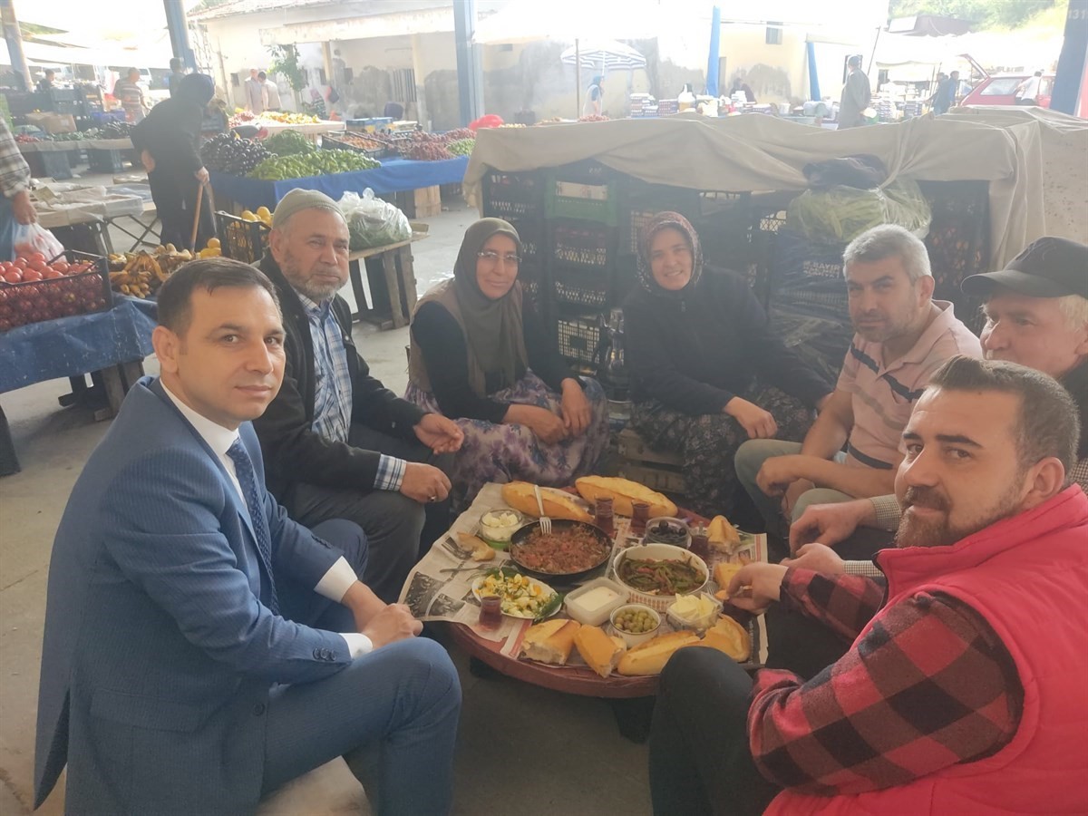 AFYONKARAHİSAR SANDIKLI KAYMAKAMI MEHMET SÜLÜN, PAZAR ESNAFINI ZİYARET EDEREK DERT
