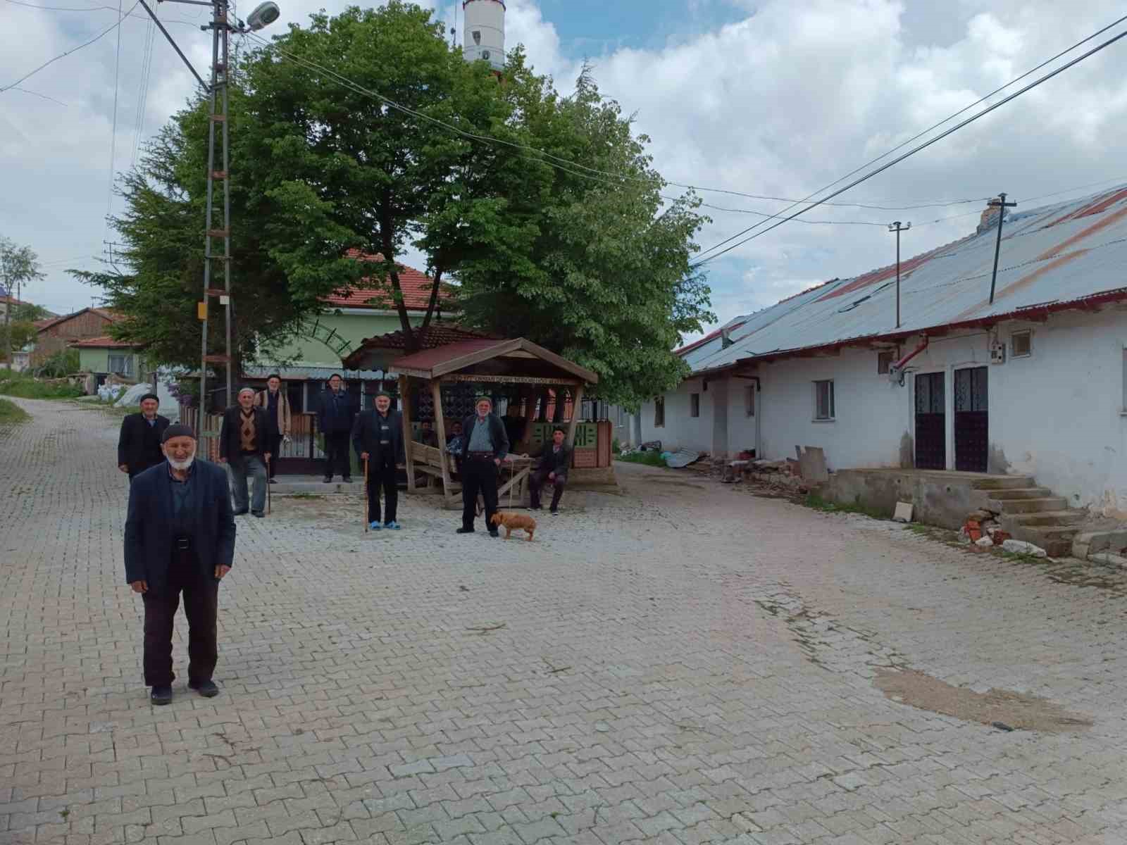 ŞUHUT İLÇESİNE BAĞLI KULAK KÖYÜ CUMHURBAŞKANLIĞI SEÇİMLERİNDE KULLANILAN 121 OYUN