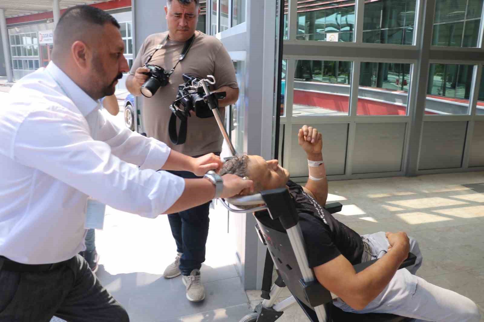 AFYONKARAHİSAR’DA 30’A YAKIN KİŞİ KURBAN KESİMİ ESNASINDA HAYVAN TEPMESİ YA