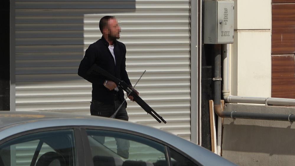 Denizli’de kavga ettikten sonra sinirlerine hakim olamayan şüpheli, eline aldığı