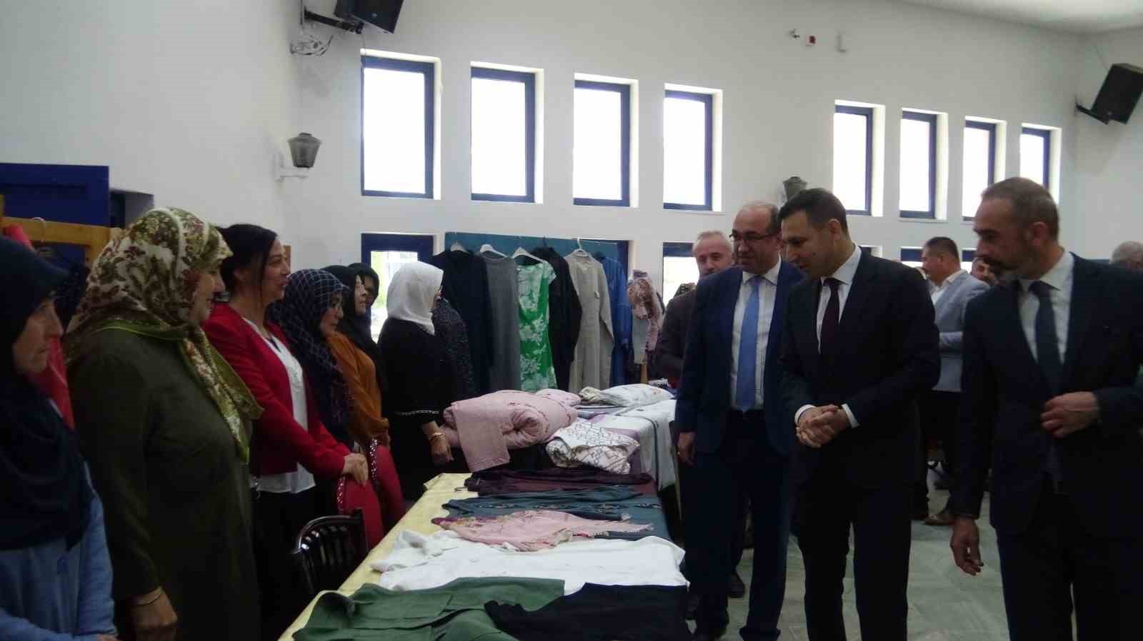 AFYONKARAHİSAR’IN SANDIKLI İLÇESİNDE HALK EĞİTİM MERKEZİ TARAFINDAN YIL SONU SERGİSİ