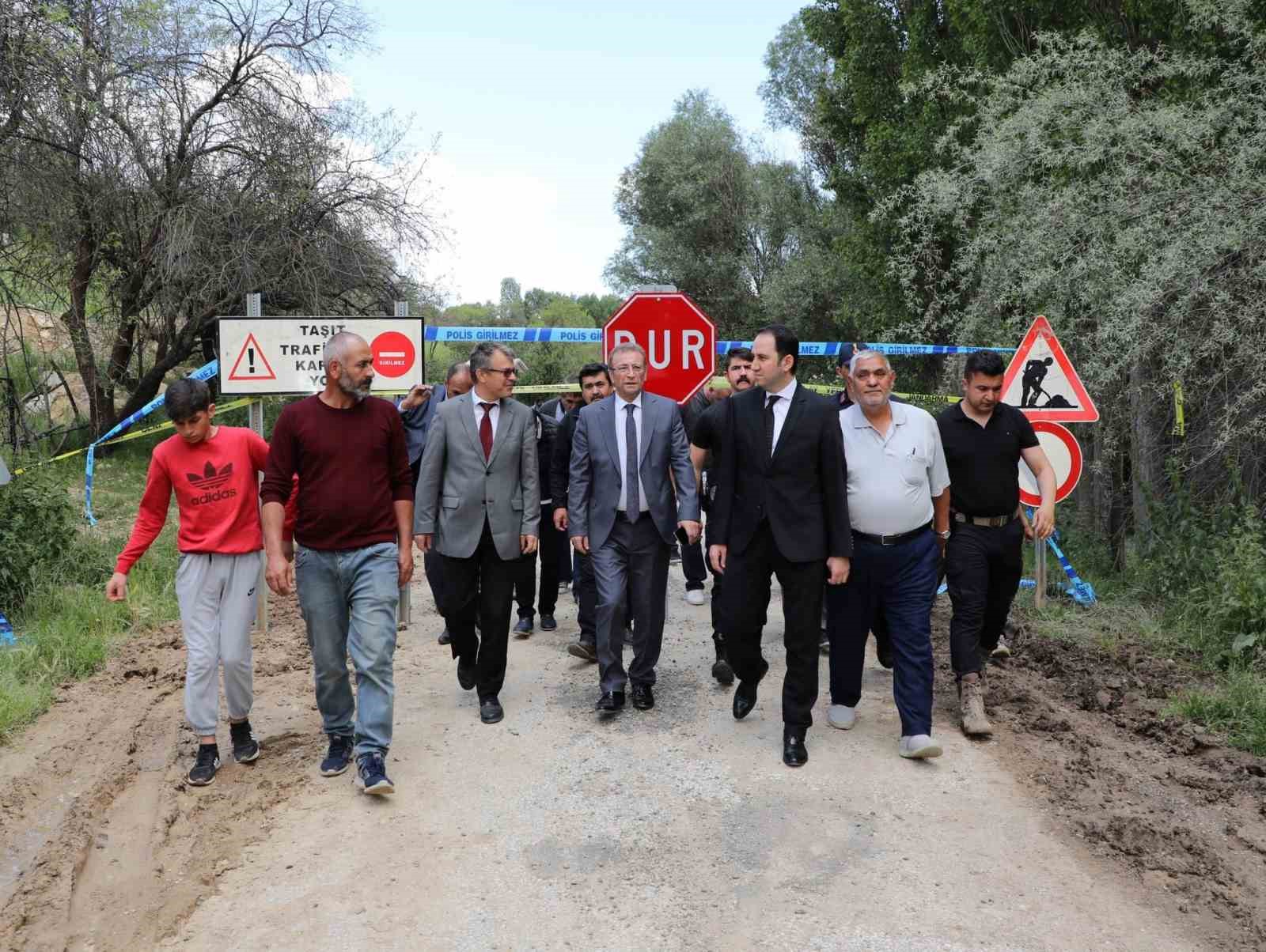 AFYONKARAHİSAR’IN BAYAT İLÇESİNE BAĞLI AŞAĞIÇAYBELEN KÖYÜ’NDE SAĞANAK YAĞIŞLARDAN ETKİLENEN BÖLGELERDE