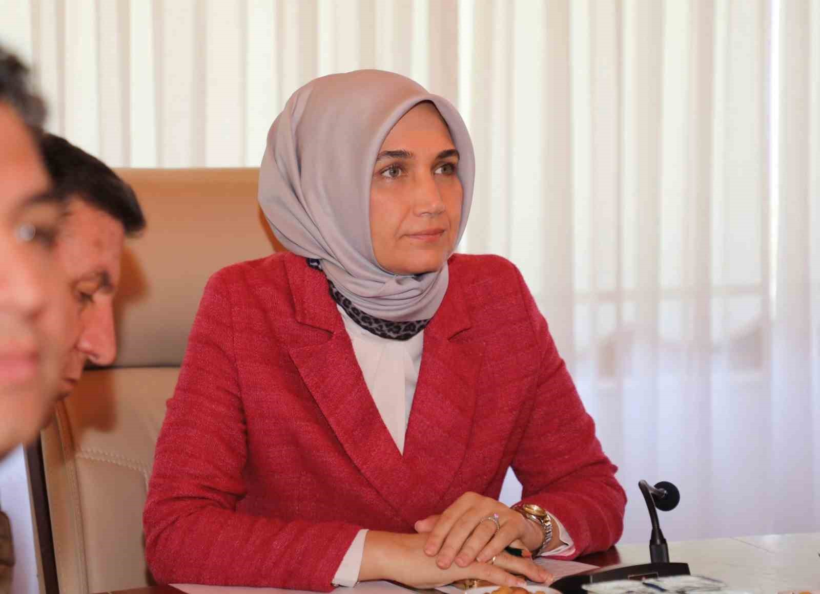 ORMAN YANGINLARI İLE MÜCADELEDE VATANDAŞLARIN SORUMLULUĞUNUN BÜYÜK OLDUĞUNU KAYDEDEN AFYONKARAHİSAR